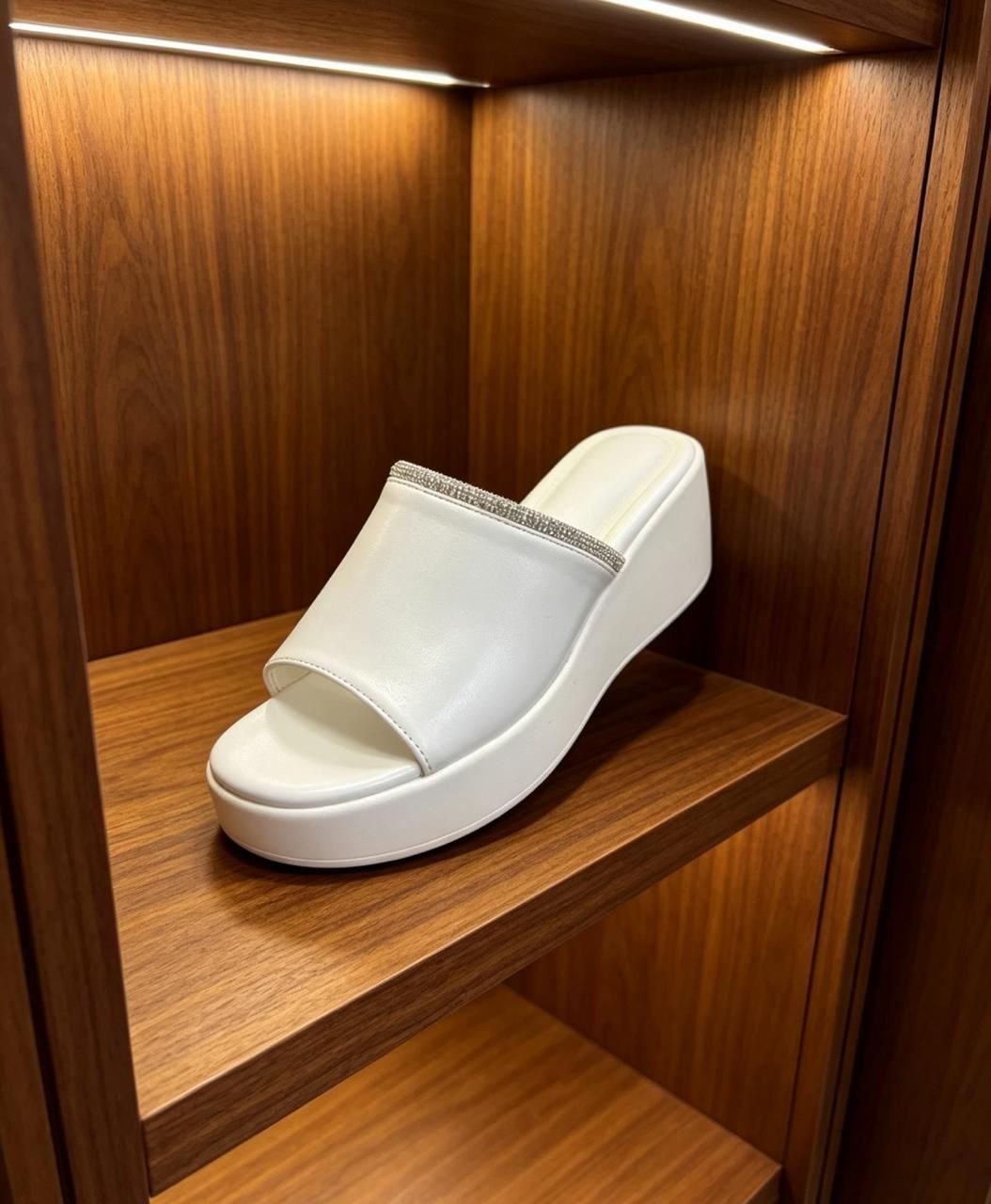 ,шлепанцы женские,женская ,обуви,тапочки модные