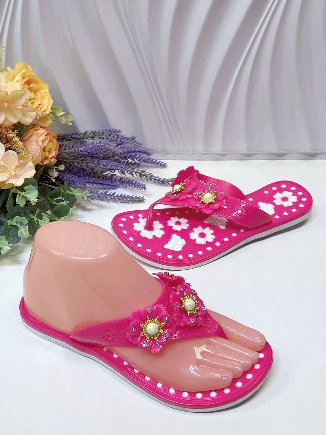 ,шлепанцы женские,шлепки сиреневые,шлёпки женские,тапочки модные