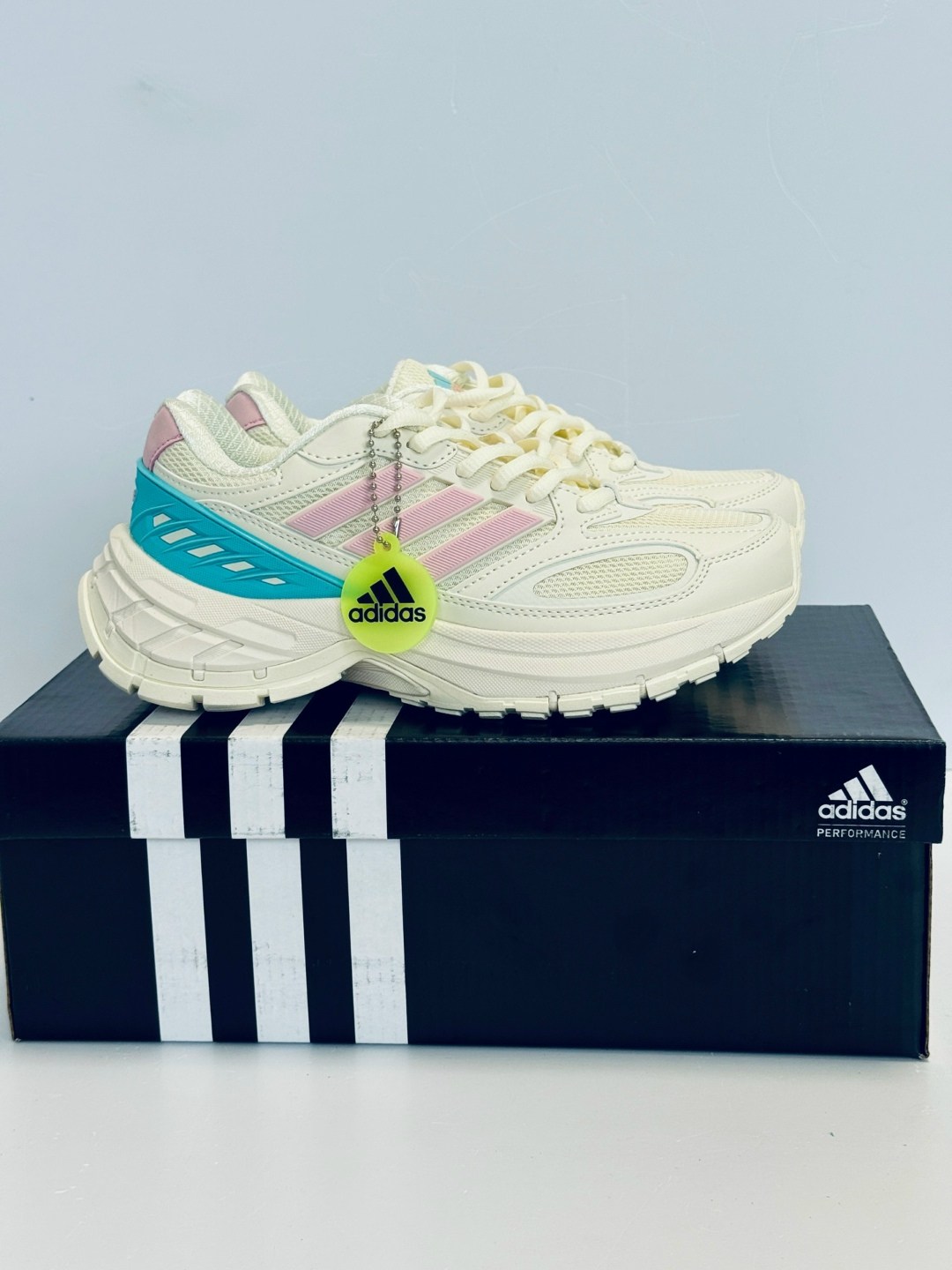 кроссовки adidas,кроссовки женский adidas,кроссовки adidas original,кроссовки adidas response,adidas кроссовки adidas