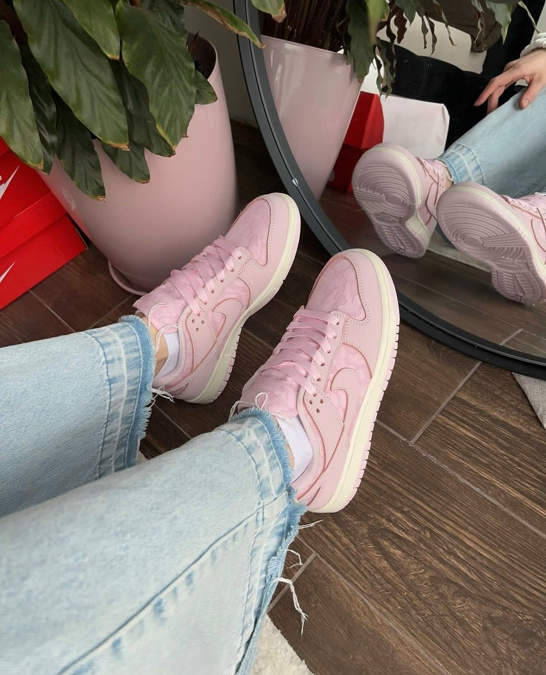nike dunk low pink,dunk low nike,nike dunk low lx pink foam (w),розовые найк,nike dunk low gs 'triple pink'