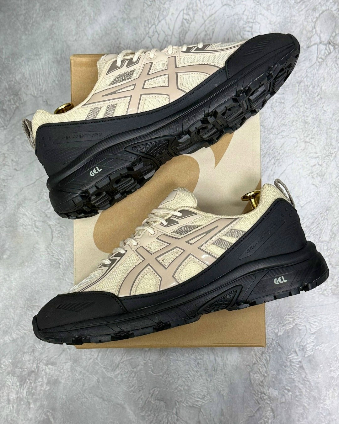 кроссовки gel-venture 6 shield asics бежевый,кроссовки asics gel-venture 6,asics gel venture 6,кроссовки asics,мужские кроссовки asics