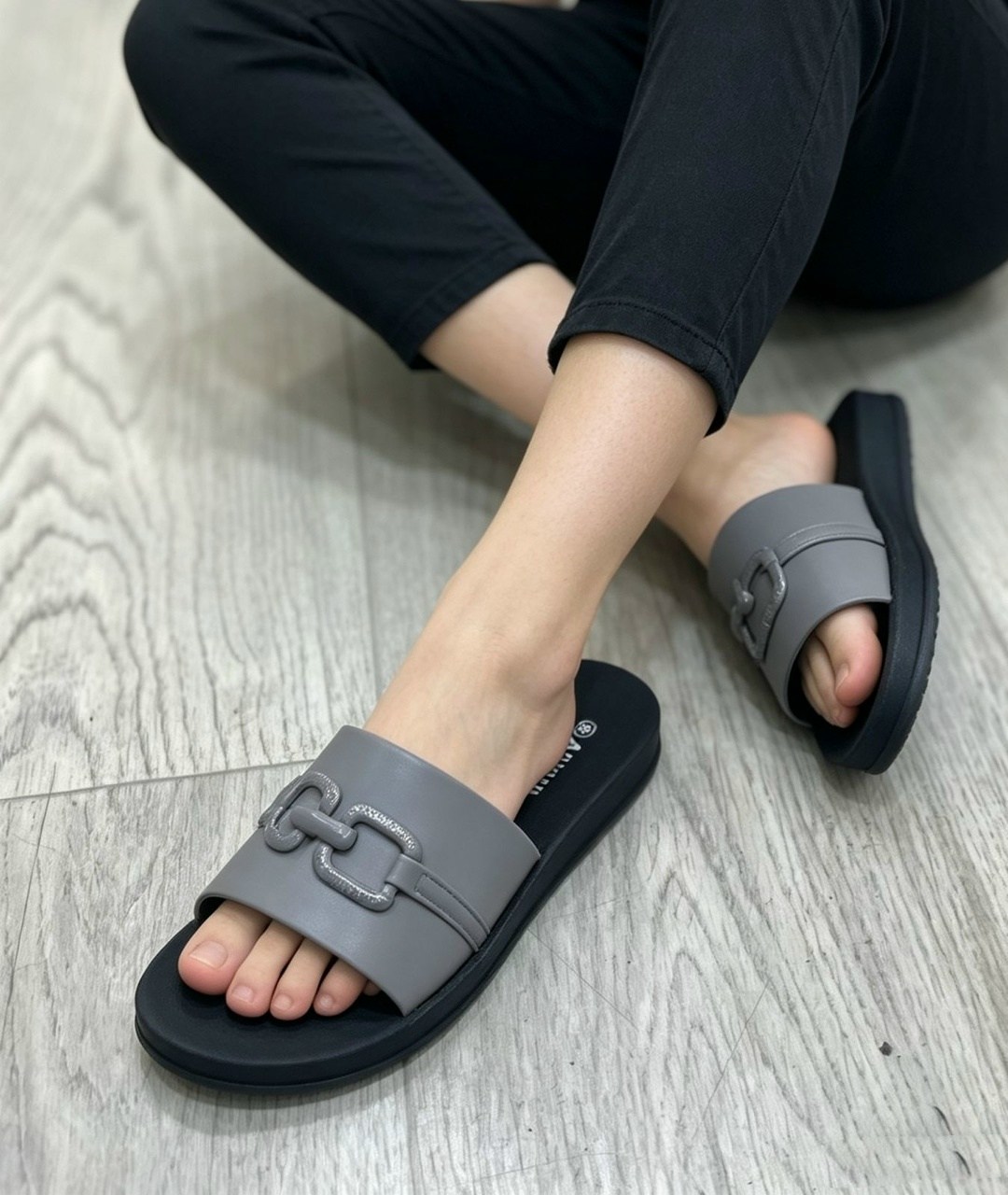 шлепанцы женские,,женские шлепки,босоножки грациана,белые шлепанцы