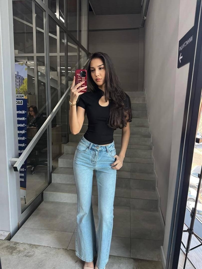 модные наряды,casual outfits,стильные наряды,джинсах,crop top outfit wide leg jeans high waist jeans