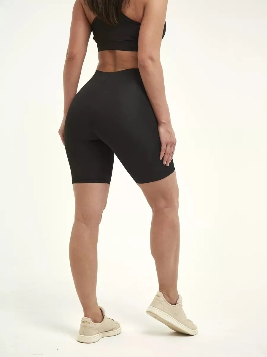 модный стиль одежды,образ с велосипедками,велосипедки с футболкой оверсайз,стильный наряд