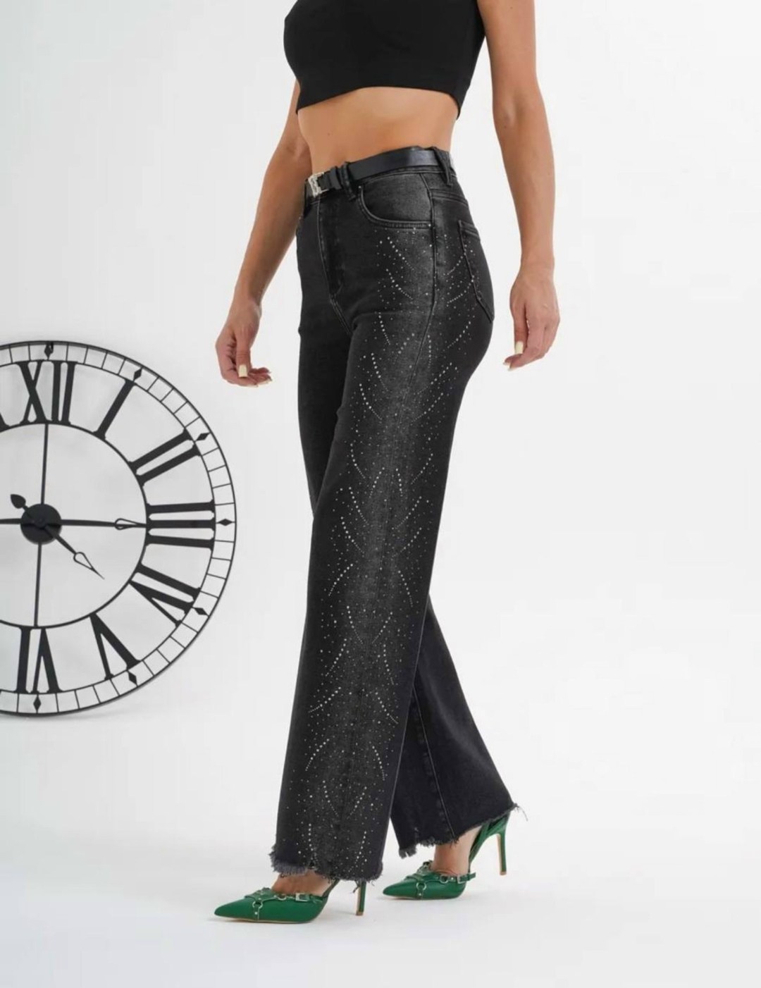 женские джинсы со стразами,джинсы в стразах,джинсы женские со стразами 44,джинсы прямые со стразами высокая посадка sheez,широкие джинсы со стразами