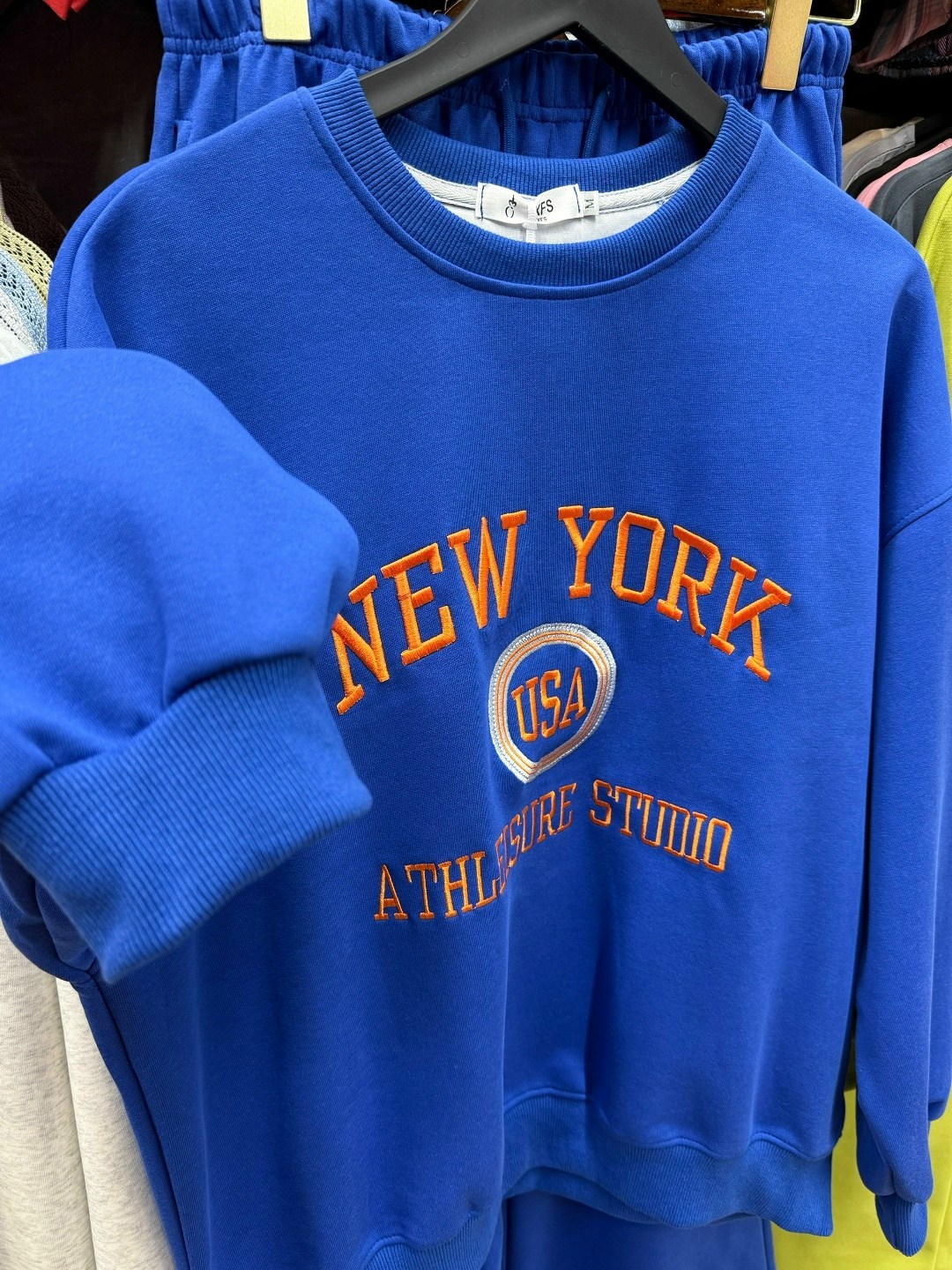 одежда кэжуал,спортивный костюм стильный,костюм,спортивный костюм,кэжуал наряд