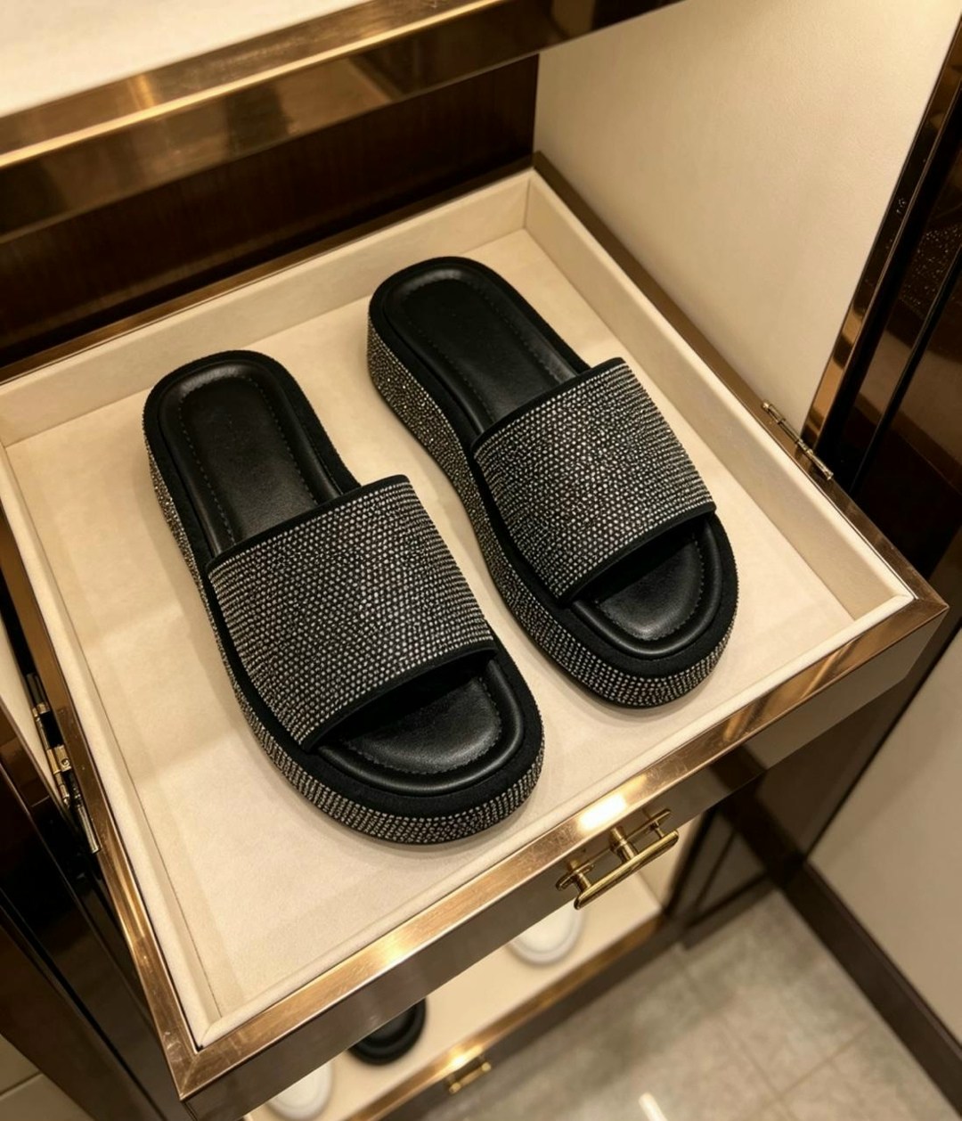 женские шлепанцы,,шлепки женские,шлепанцы со стразами,босоножки женские