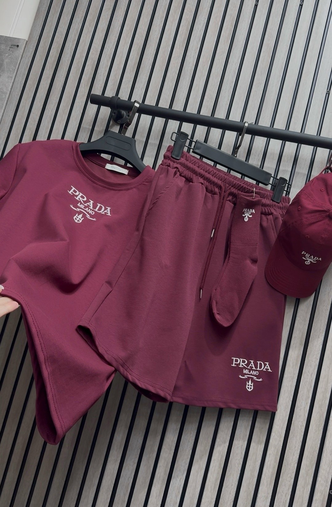 костюм с шортами и футболкой поло летний insomand,костюм футболка с шортам,женский костюм с шортами,костюм женский,женские спортивные костюмы