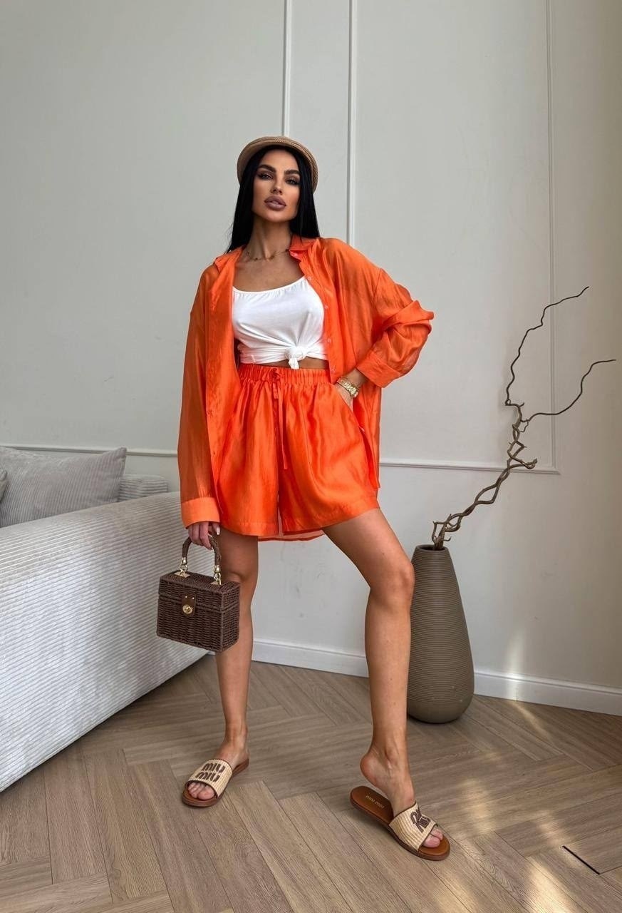 женский костюм с шортами,женский костюм с шортами и рубашкой,оранжевый костюм,повседневный костюм,стильный женский костюм с шортами