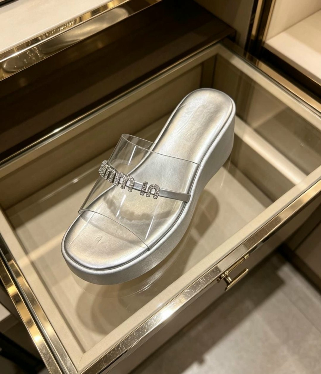 ,шлепанцы женские,шлепки диор,модные шлепанцы,модные тапочки