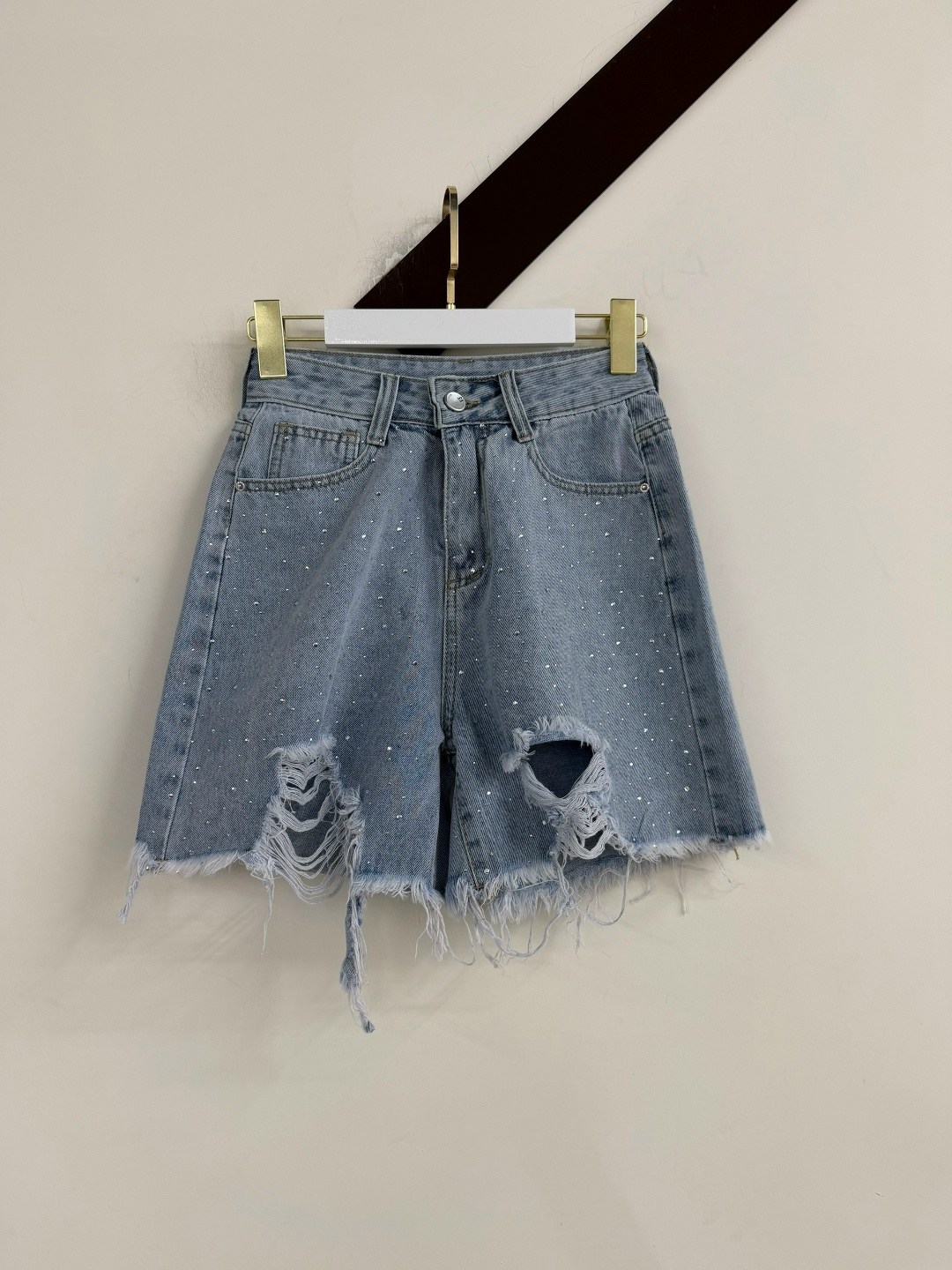 джинсовые шорты,женские джинсовые шорты,джинсовые шорты со стразами,шорты женские,шорты летние джинсовые