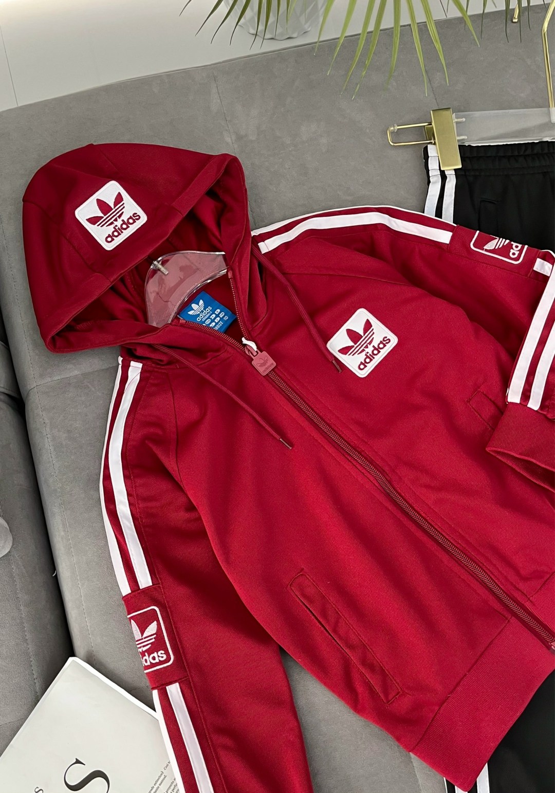 спортивный костюм adidas,спортивные костюмы адидас,костюм адидас ориджинал черный,спортивные костюмы мужские адидас,костюм адидас