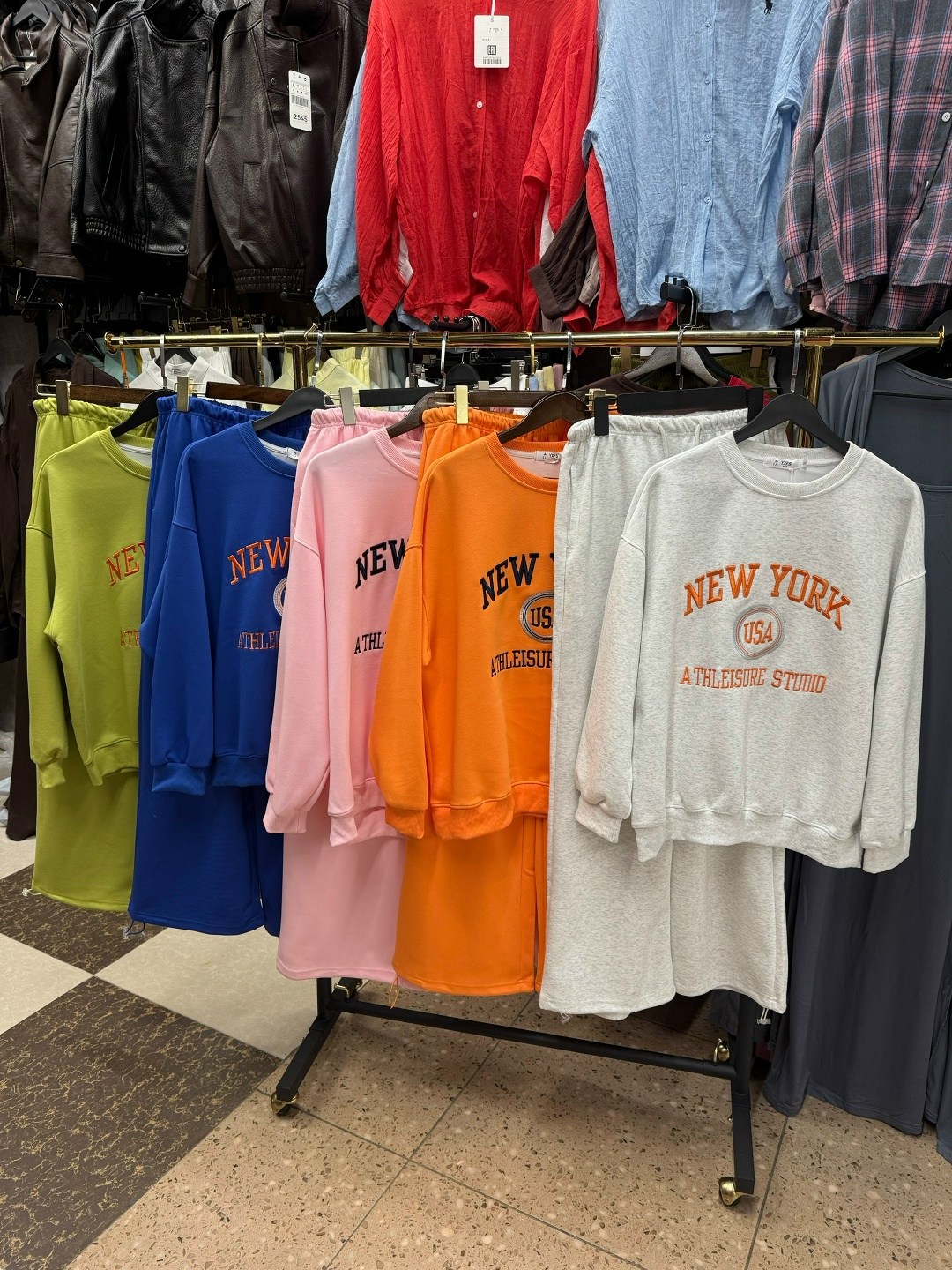 одежда кэжуал,спортивный костюм стильный,костюм,спортивный костюм,кэжуал наряд