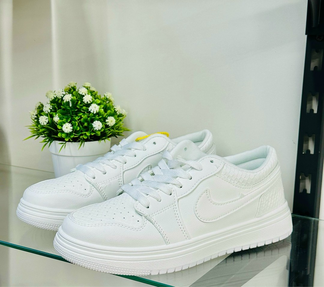 кроссовки,женские кроссовки,air jordan 1 low triple white,белые кроссовки,кроссовки женские белые