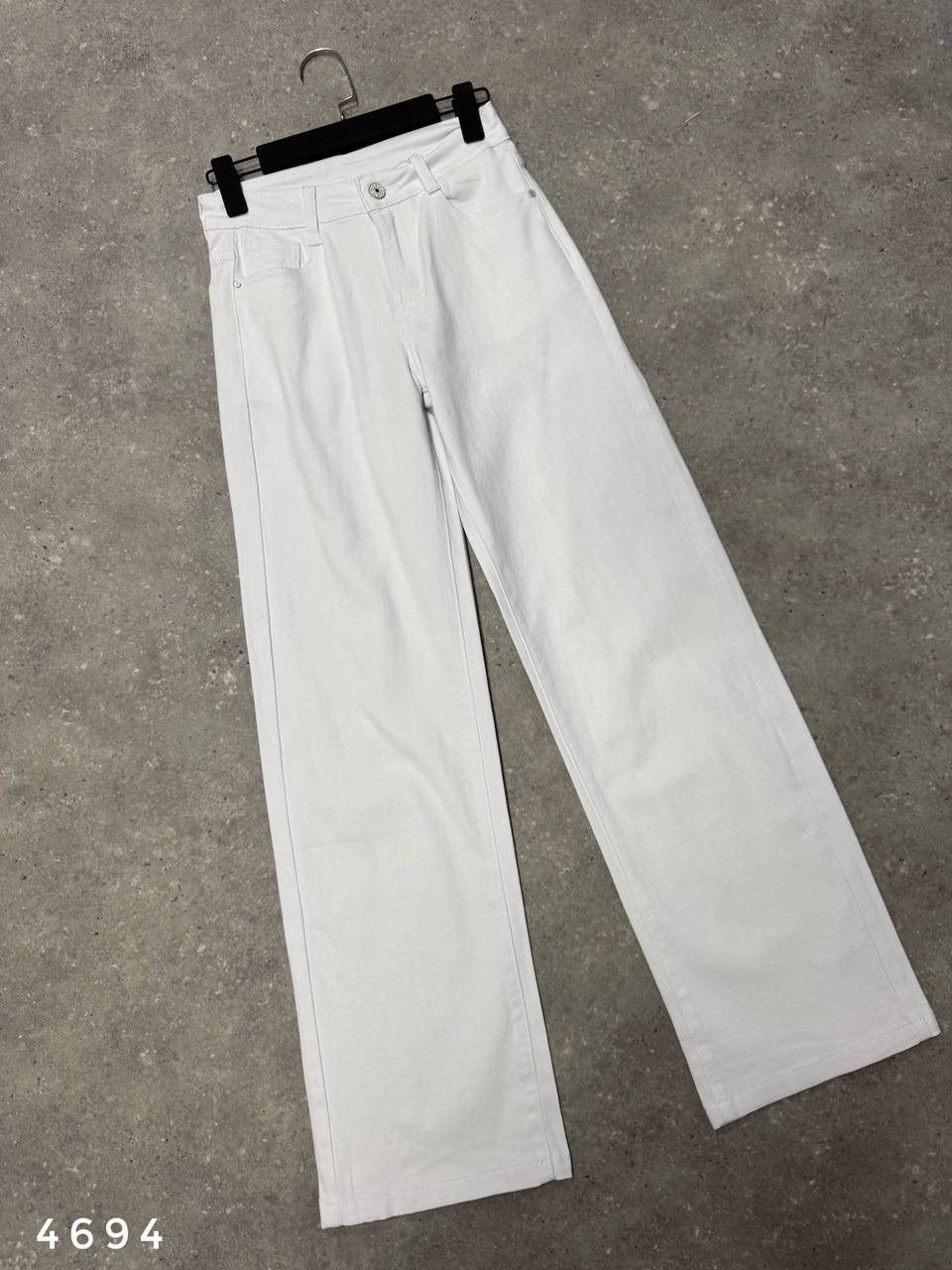 блузка с джинсами,брюки с рубашкой женские образы,рубашка с брюками,образ с белыми джинсами