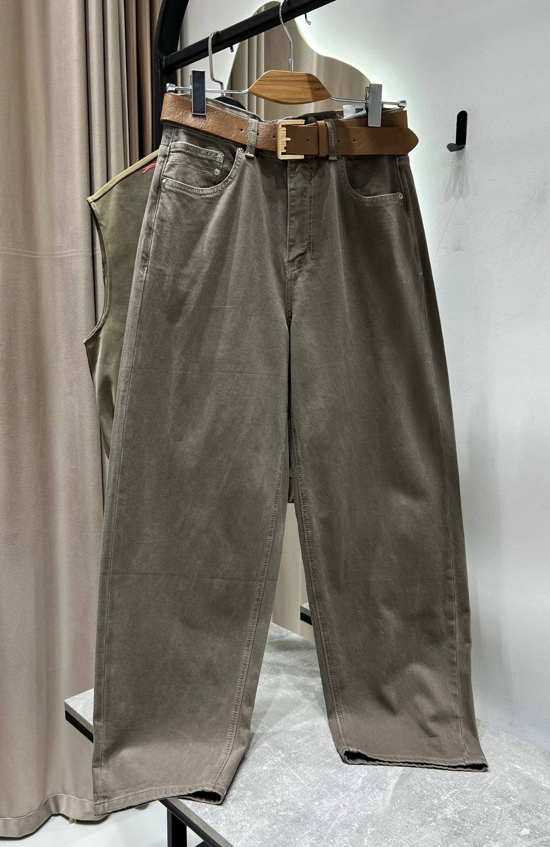 кожаный жилет,жилет,двухсторонний жилет,спортивные костюм,теплый костюм