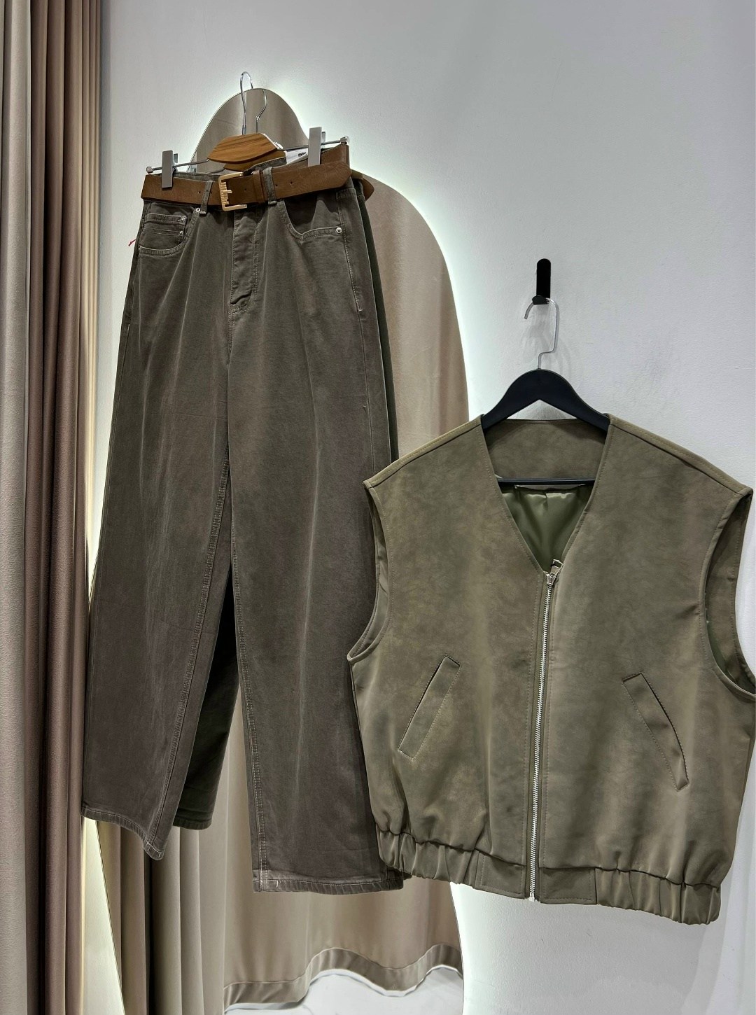 кожаный жилет,жилет,двухсторонний жилет,спортивные костюм,теплый костюм