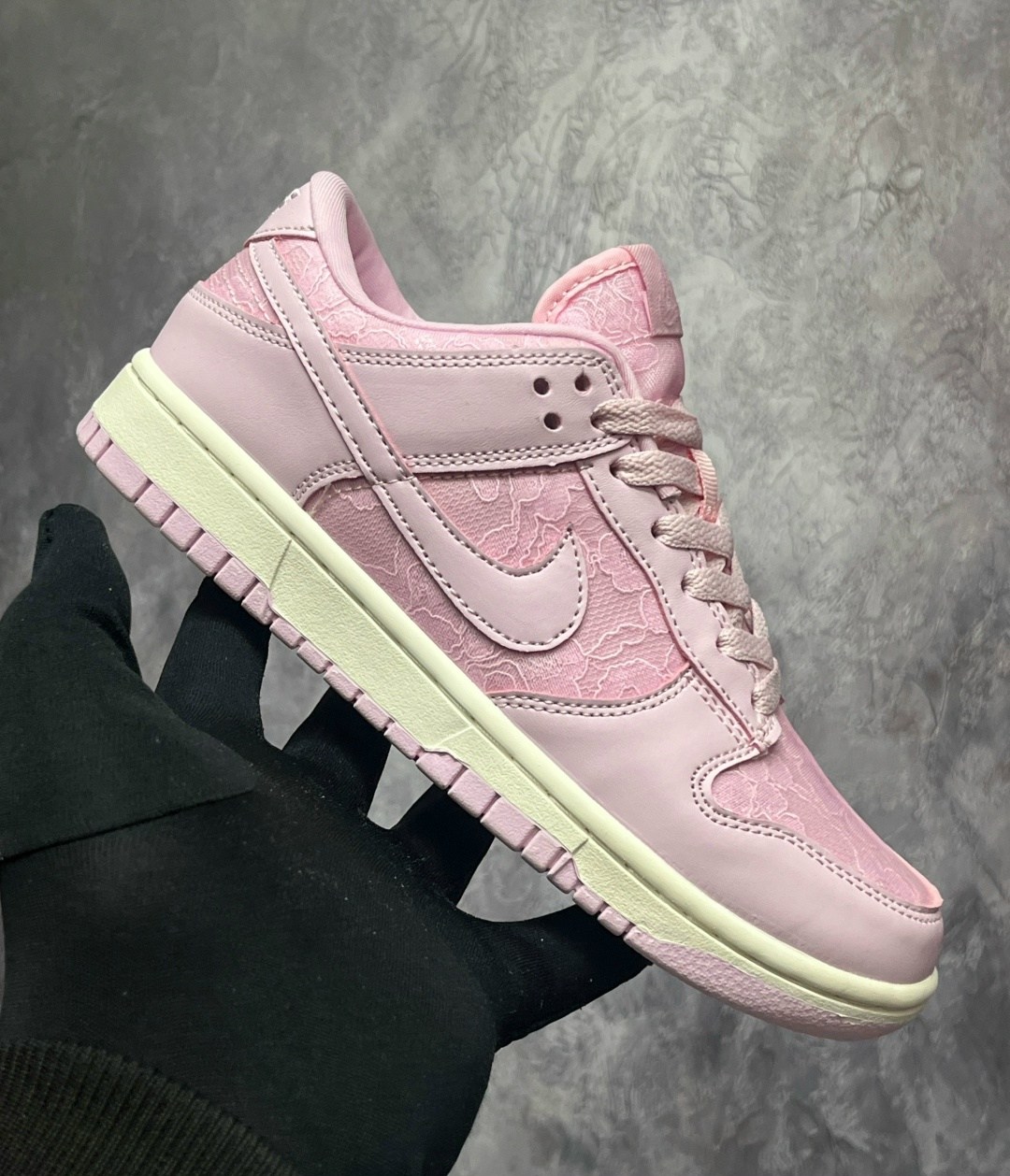 nike dunk low pink,кроссовки nike sb dunk low pink,кроссовки nike dunk low gs 'pink velvet' розовый,nike dunk pink pigeon,найк данк лоу пинк вельвет