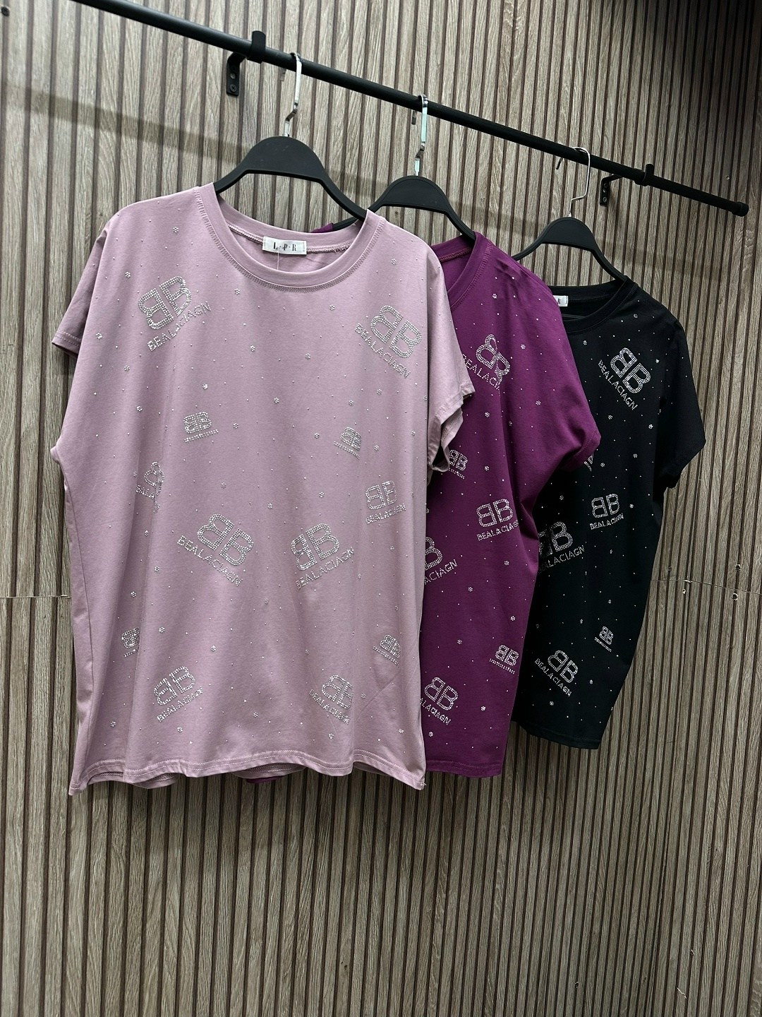 футболка женская,футболка женская со стразами,футболки модные,футболка со стразами,футболка