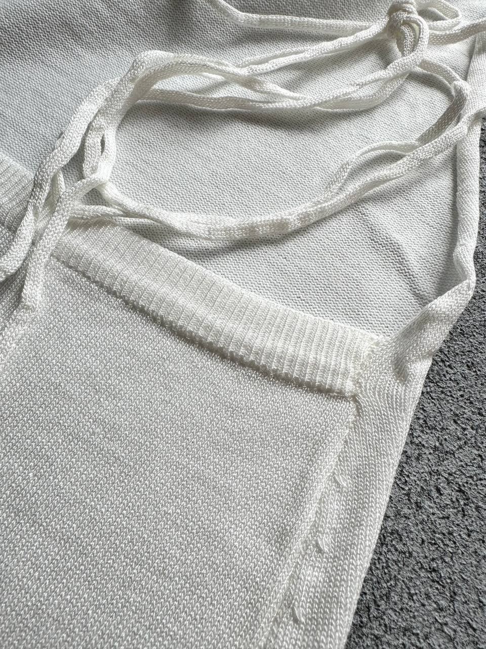 девушка в белом облегающем платье,облегающее платье,платье обтягивающее,девушка в облегающем платье без бюстгальтера,вечернее платье обтягивающее