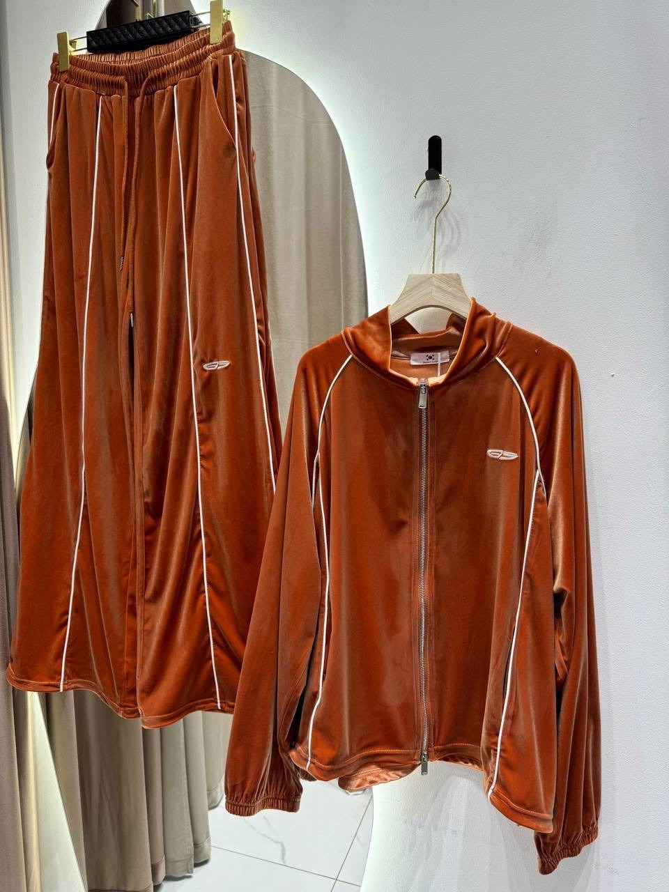 костюм спортивный,велюровый спортивный костюм,костюм велюровый,костюм из велюра