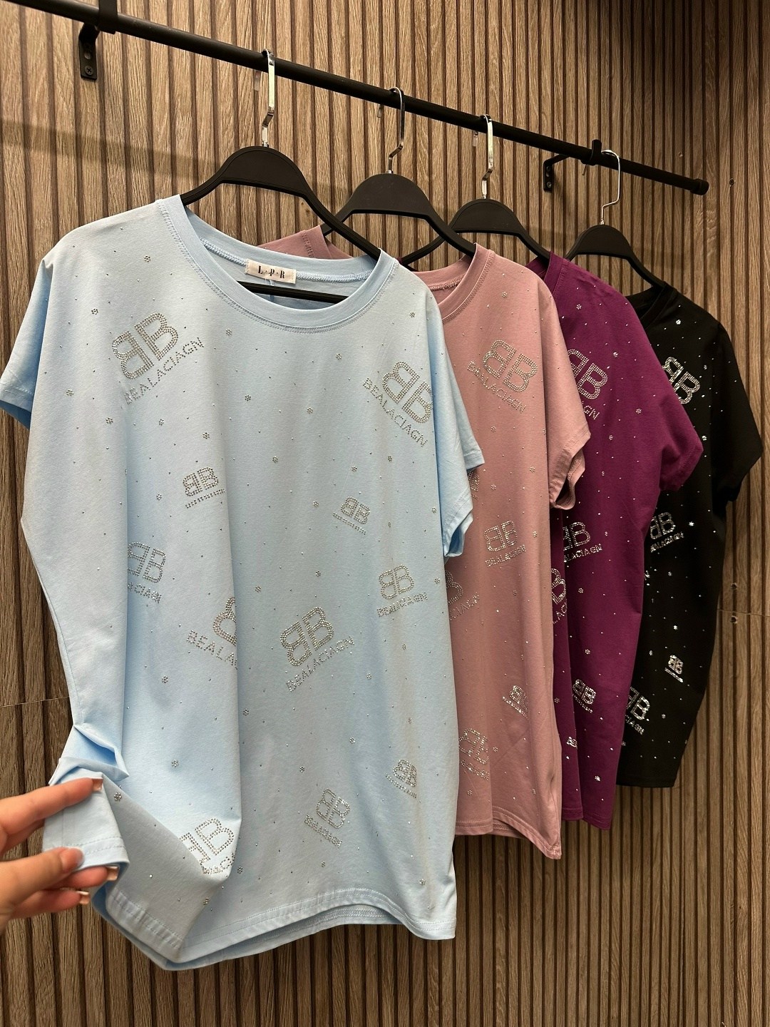 футболка женская,футболка женская со стразами,футболки модные,футболка со стразами,футболка