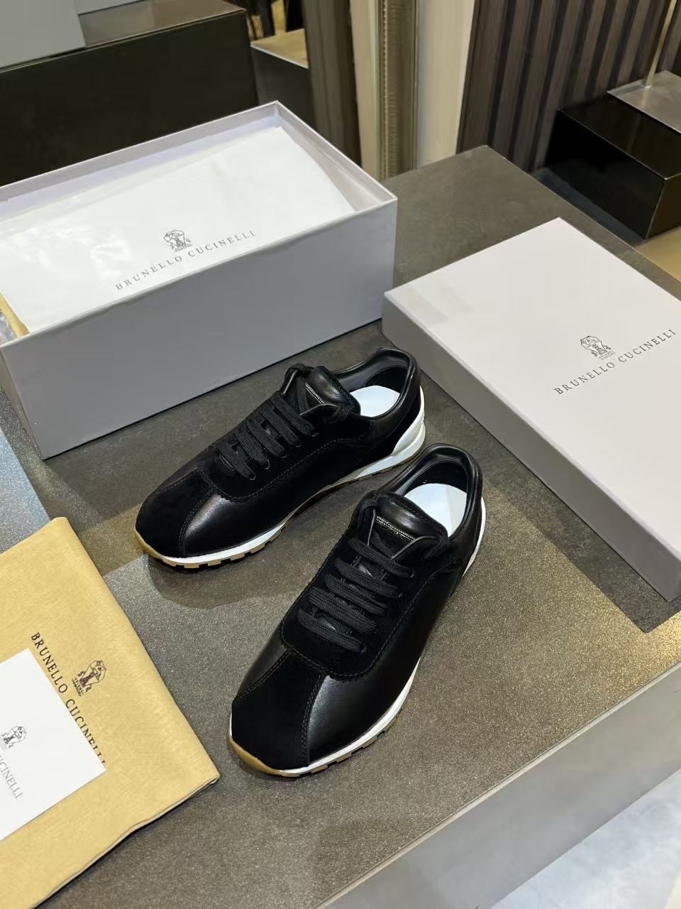 ,кроссовки brunello cucinelli,кроссовки brunello cucinelli черный,кожаные кроссовки brunello cucinelli,кроссовки для женщин