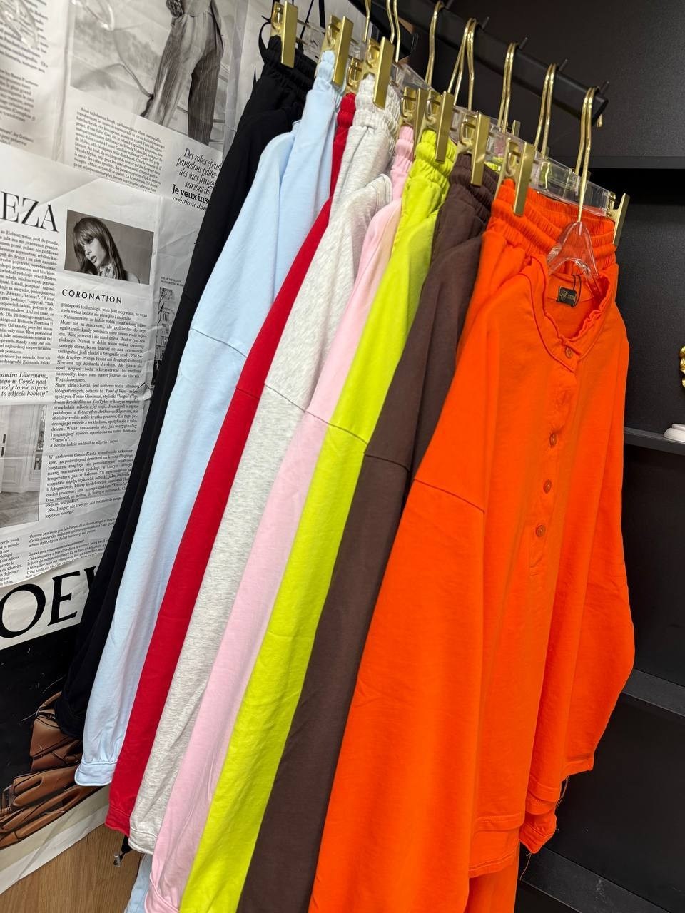 костюм с брюками,элегантный брючный костюм,костюм женский в пижамном стиле,брючный костюм женский,костюм брючный пижамный стиль