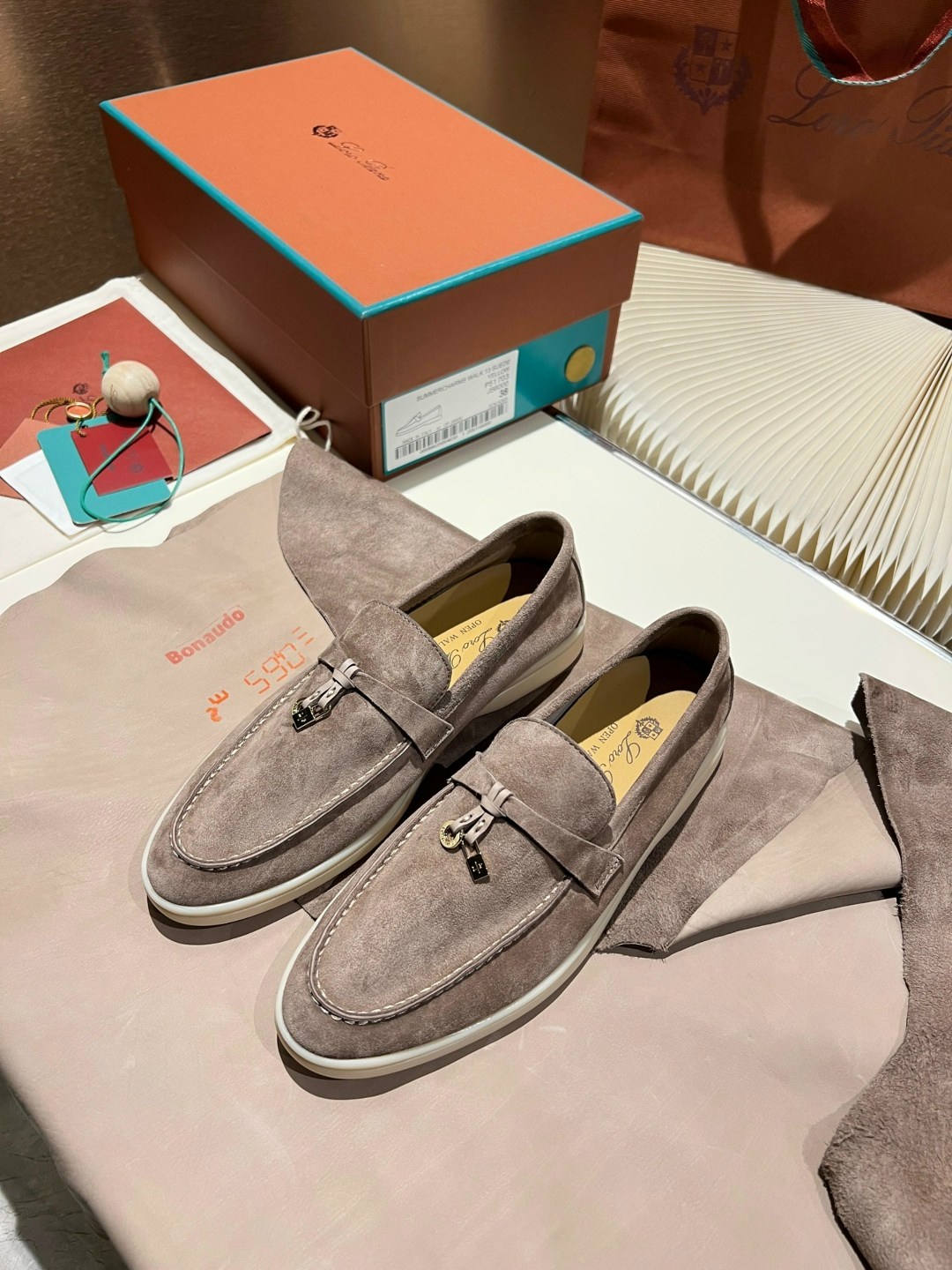 loro piana лоферы женские,loro piana лоферы,замшевые лоферы loro piana,замшевые женские лоферы loro piana оливковые,лоферы женские замшевые