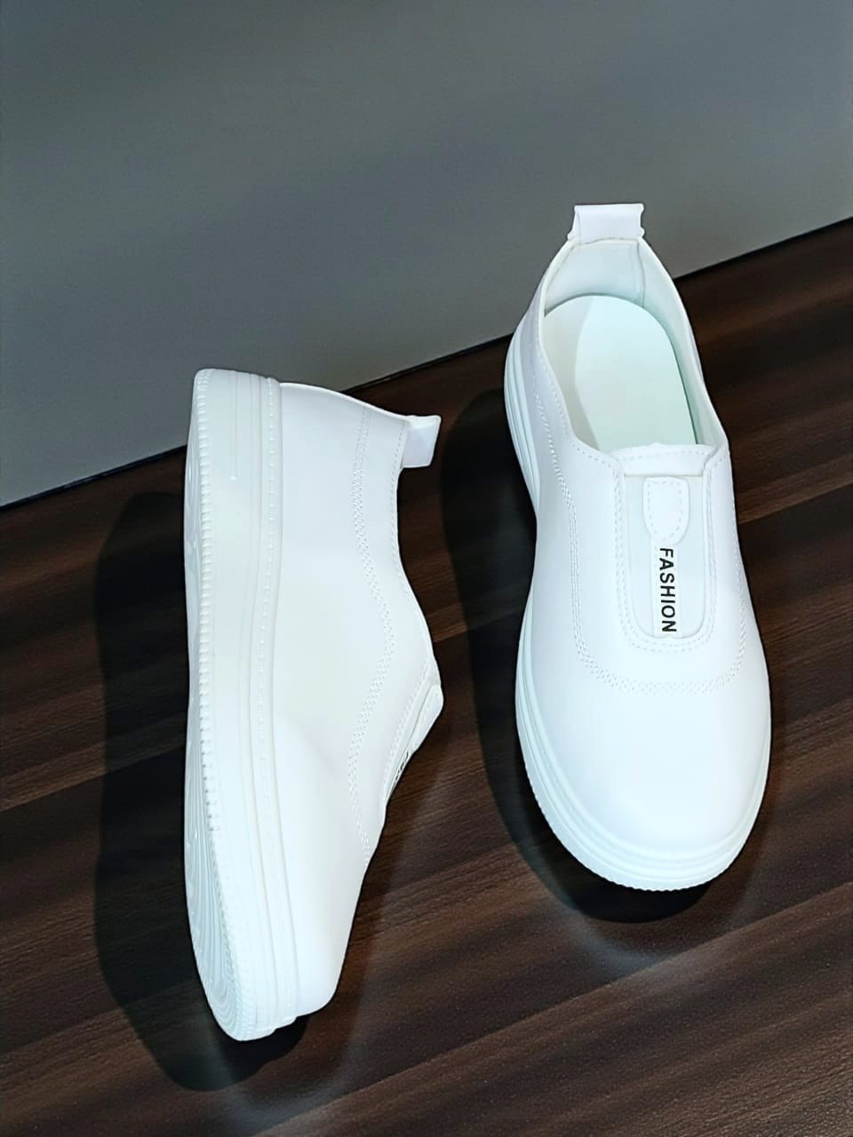 ,слипоны женские,белая , на плоской подошве,женские туфли на плоской подошве