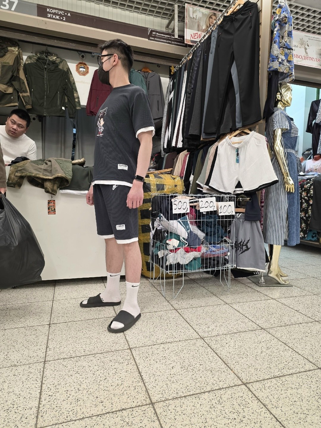 спортивный костюм с футболкой и шортами,спортивные мужские костюмы,мужской спортивный костюм с шортами,мужской спортивный костюм с шортами и футболкой,мужские комплекты