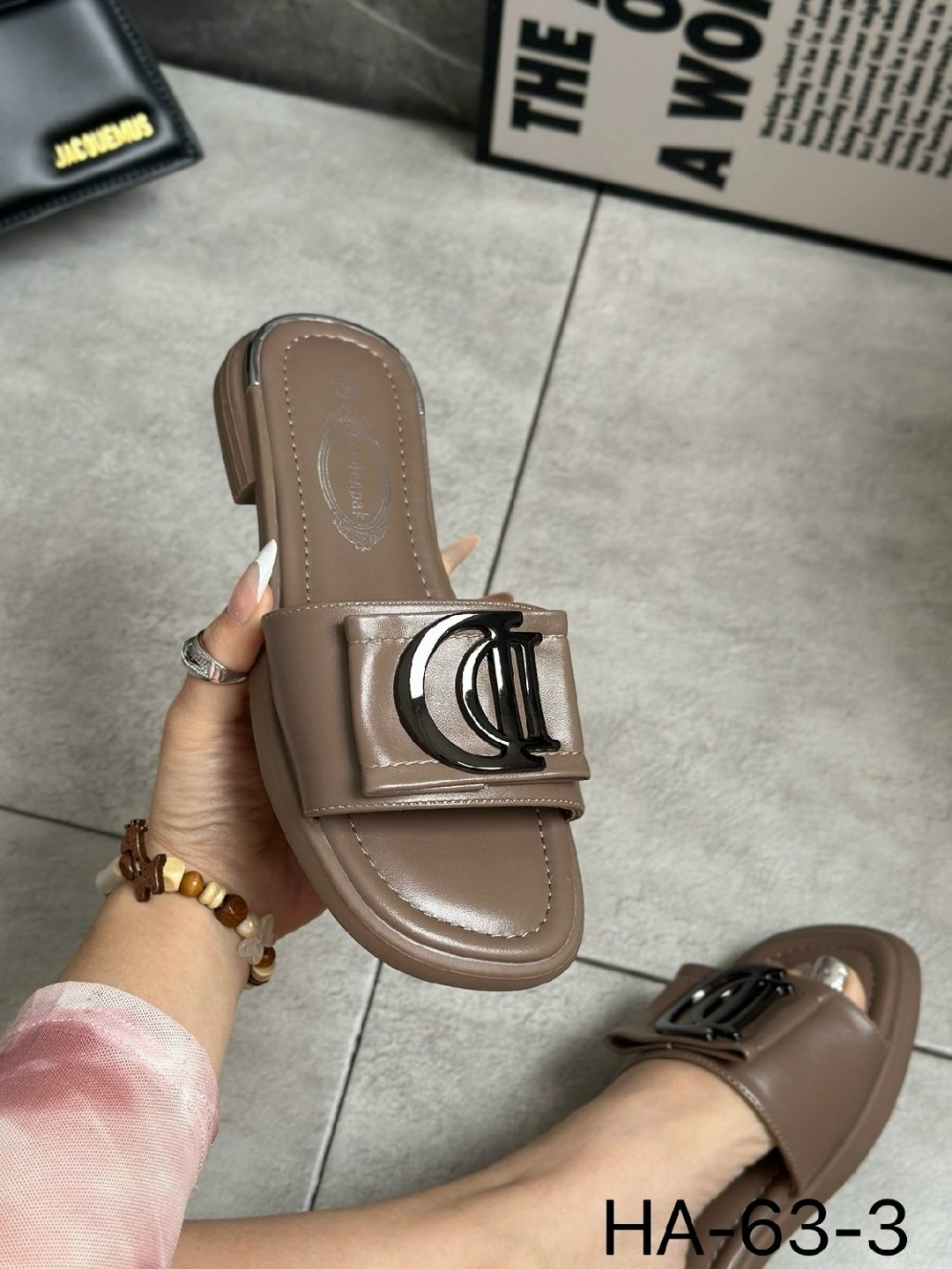 ,шлепанцы женские,шлепанцы женские кристиан диор,шлепки женские,стильные босоножки