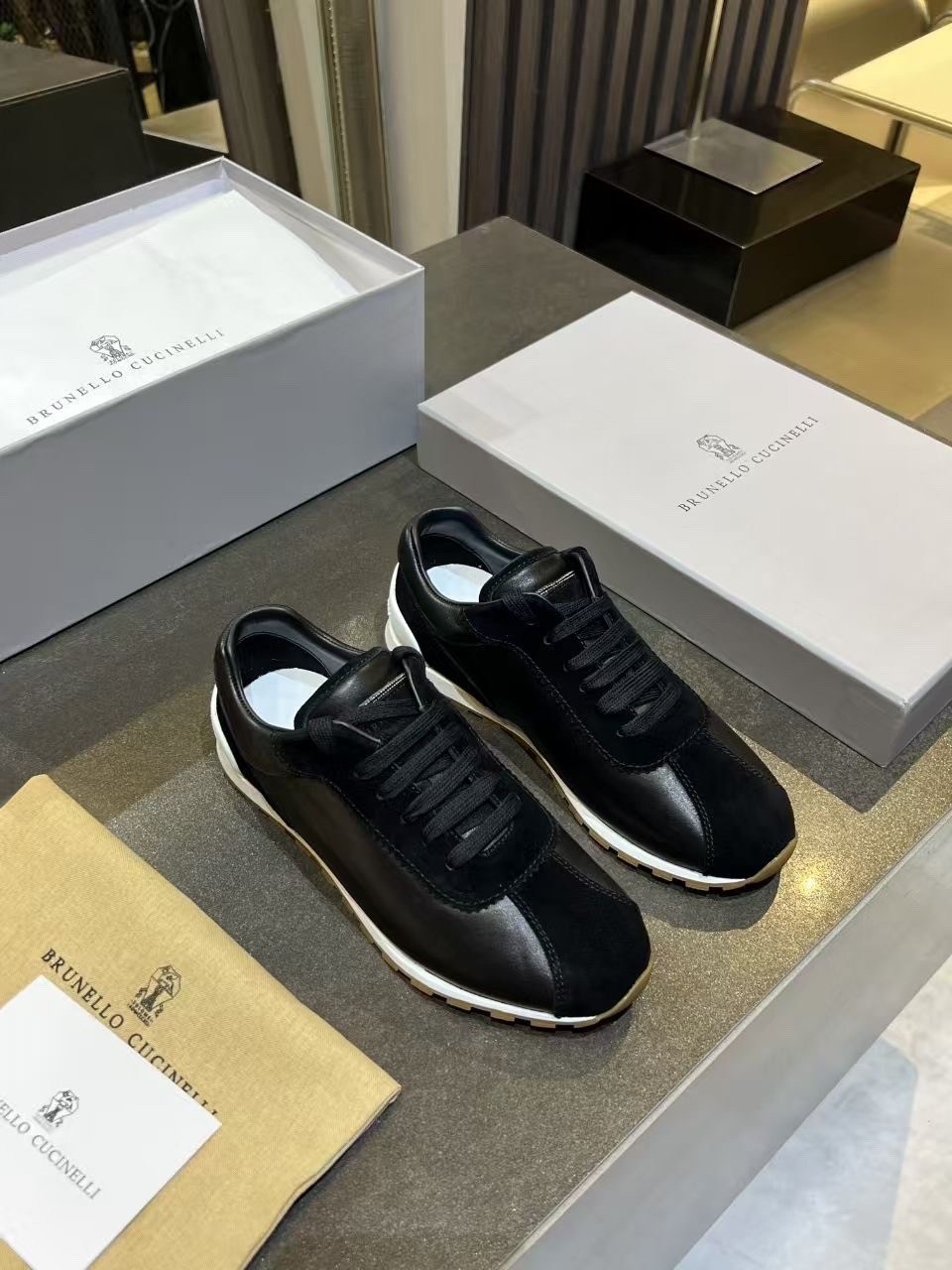 ,кроссовки brunello cucinelli,кроссовки brunello cucinelli черный,кожаные кроссовки brunello cucinelli,кроссовки для женщин