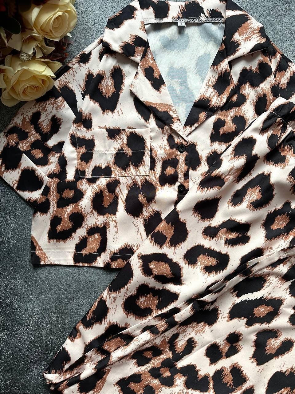 костюм леопардовый женский брючный стильный,костюм в пижамном стиле с брюками палаццо и рубашкой sulimoff цвет леопардовый,леопардовый костюм,леопардовый костюм женский брючный,костюм в пижамном стиле