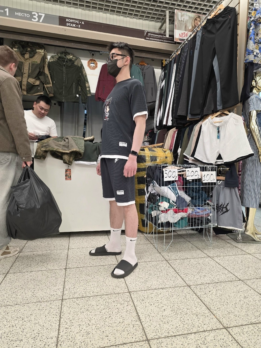 спортивный костюм с футболкой и шортами,спортивные мужские костюмы,мужской спортивный костюм с шортами,мужской спортивный костюм с шортами и футболкой,мужские комплекты