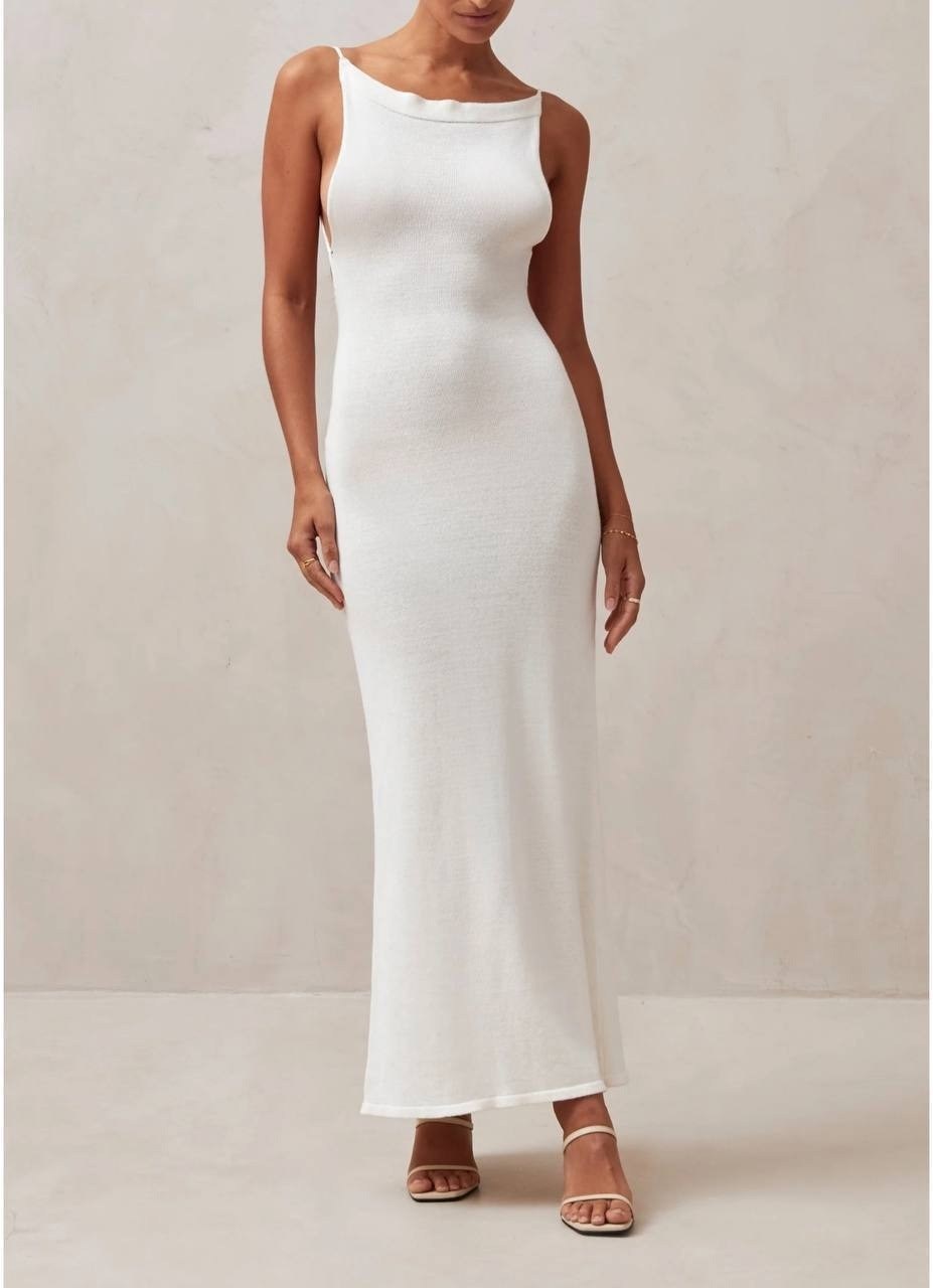 девушка в белом облегающем платье,облегающее платье,платье обтягивающее,девушка в облегающем платье без бюстгальтера,вечернее платье обтягивающее