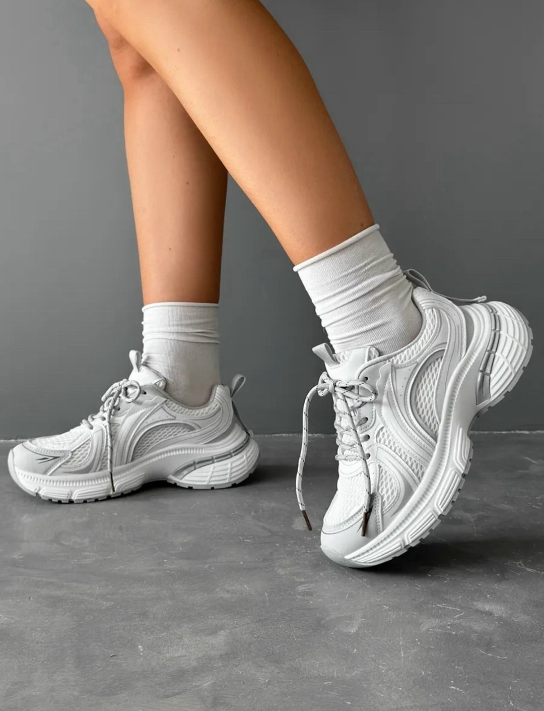 кроссовки женские,женские массивные кроссовки,модные кроссовки,массивные кроссовки,