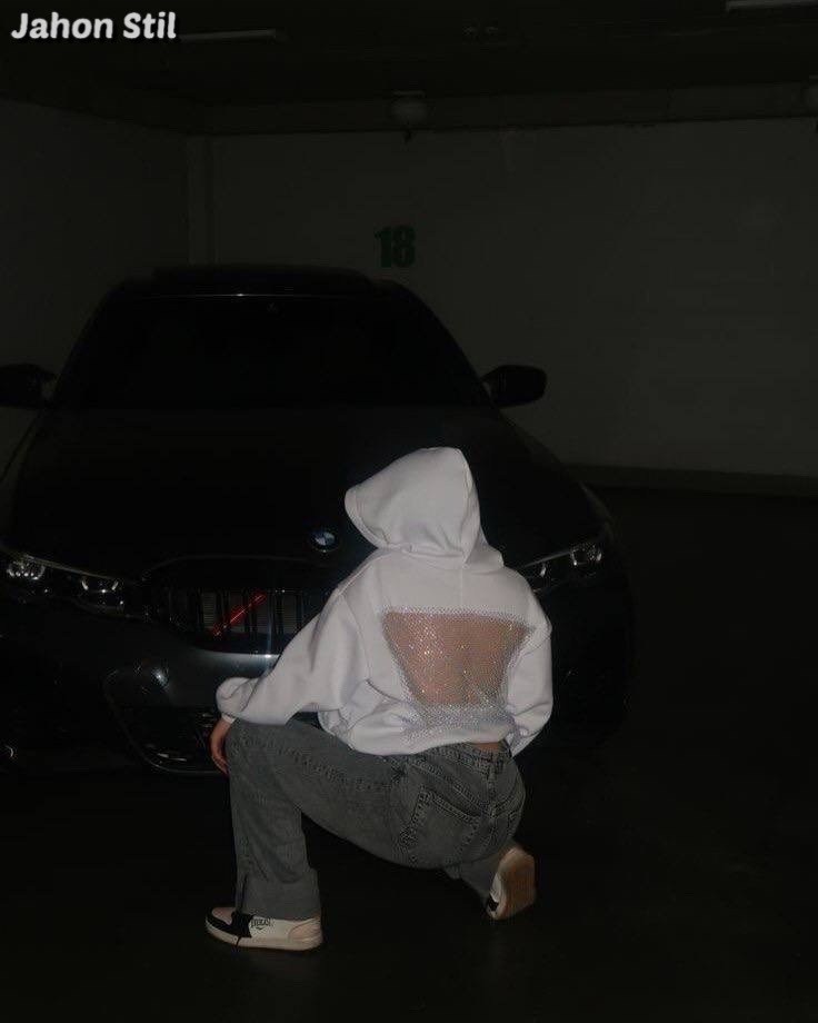 худи с открытой спиной со стразами,кофта со стразами,модная толстовка,толстовки женская,толстовка повседневная