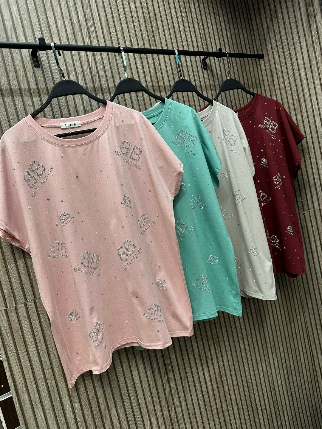 футболка женская,футболка женская со стразами,футболки модные,футболка со стразами,футболка