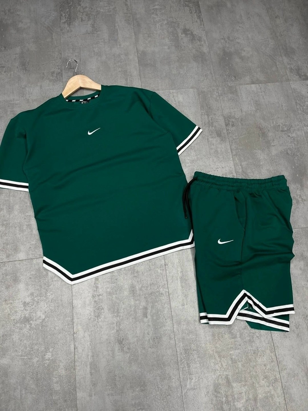 спортивный костюм с шортами nike,спортивные костюм с шортами,спортивный костюм футболка и шорты,спортивные костюмы nike,спортивный костюм nike мужской