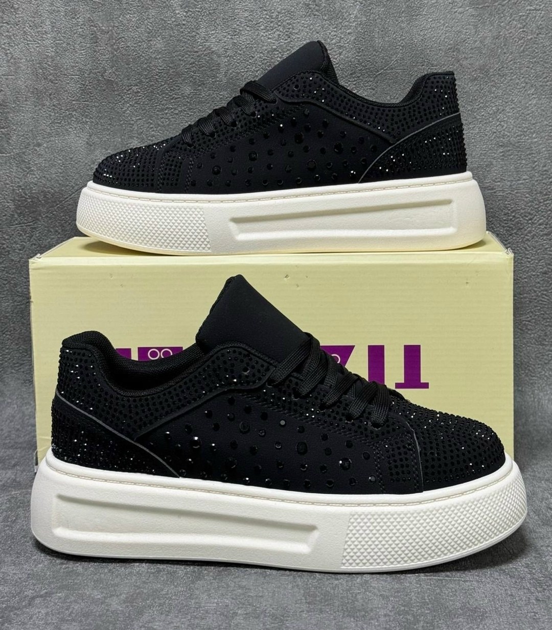 ,белые кеды с перфорацией женские,кроссовки женскиe,кеды белые с перфорацией,женские кеды