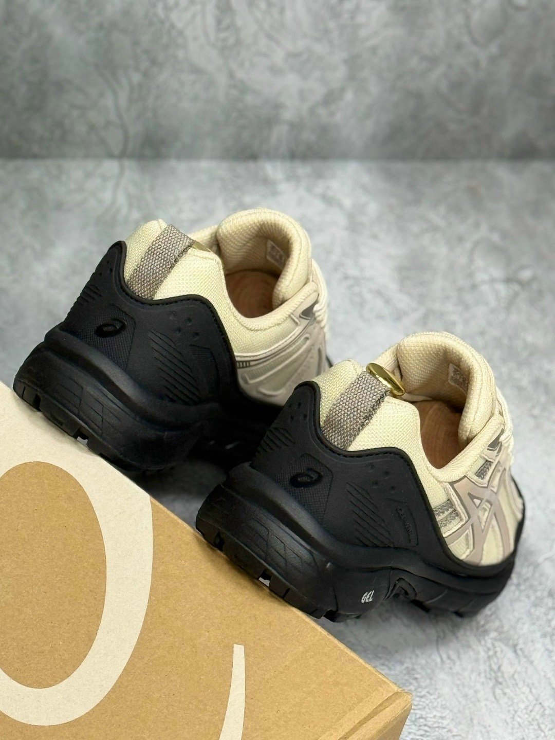 кроссовки gel-venture 6 shield asics бежевый,кроссовки asics gel-venture 6,asics gel venture 6,кроссовки asics,мужские кроссовки asics