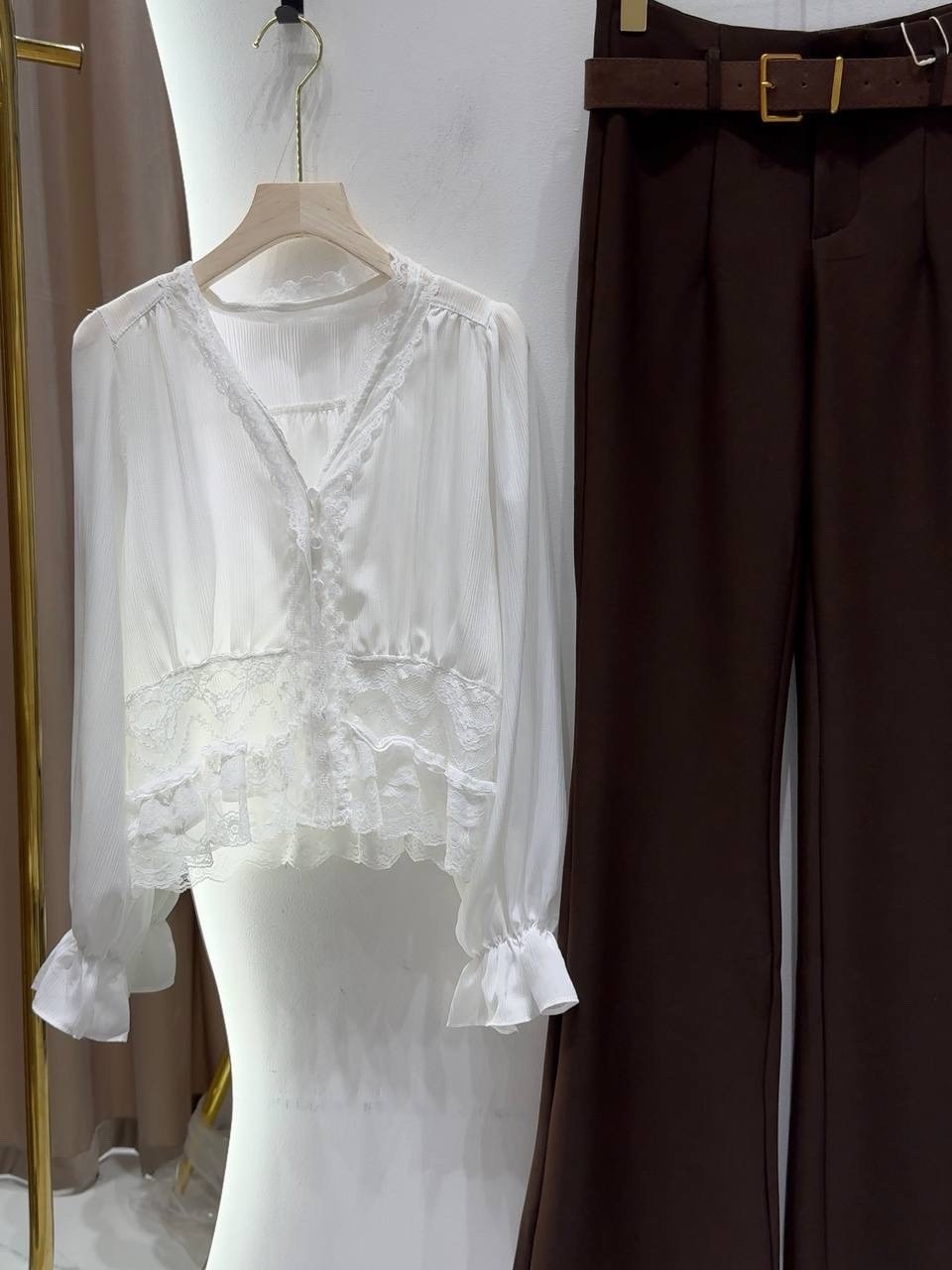 блузка с кружевами,стильные модели кружевных блузок 2026 года,шифоновая блуза с кружевом,блузка женская,блузка винтажная