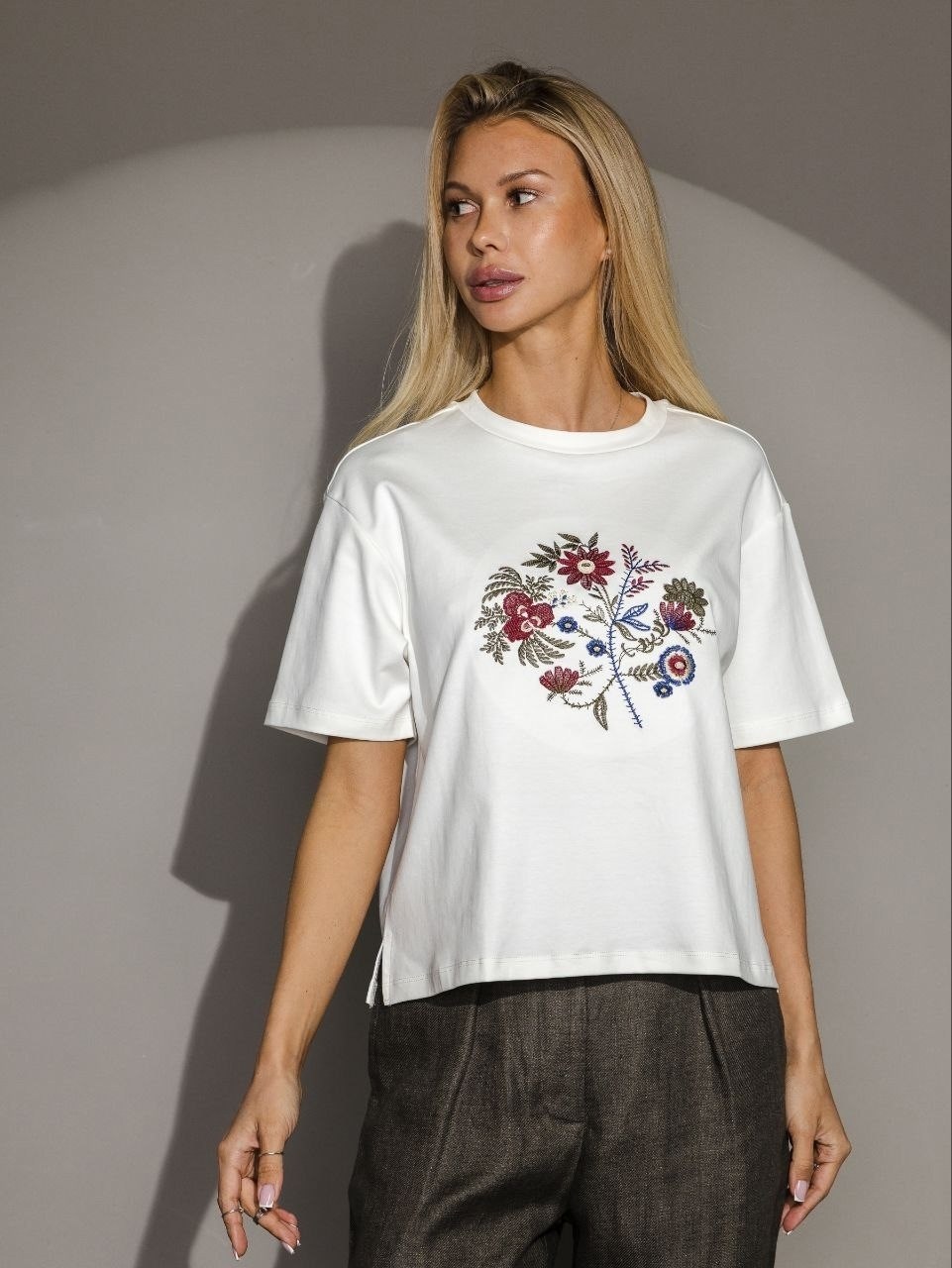 широкие брюки женские,широкие брюки,футболки женская,брюки женские,одежда для женщин