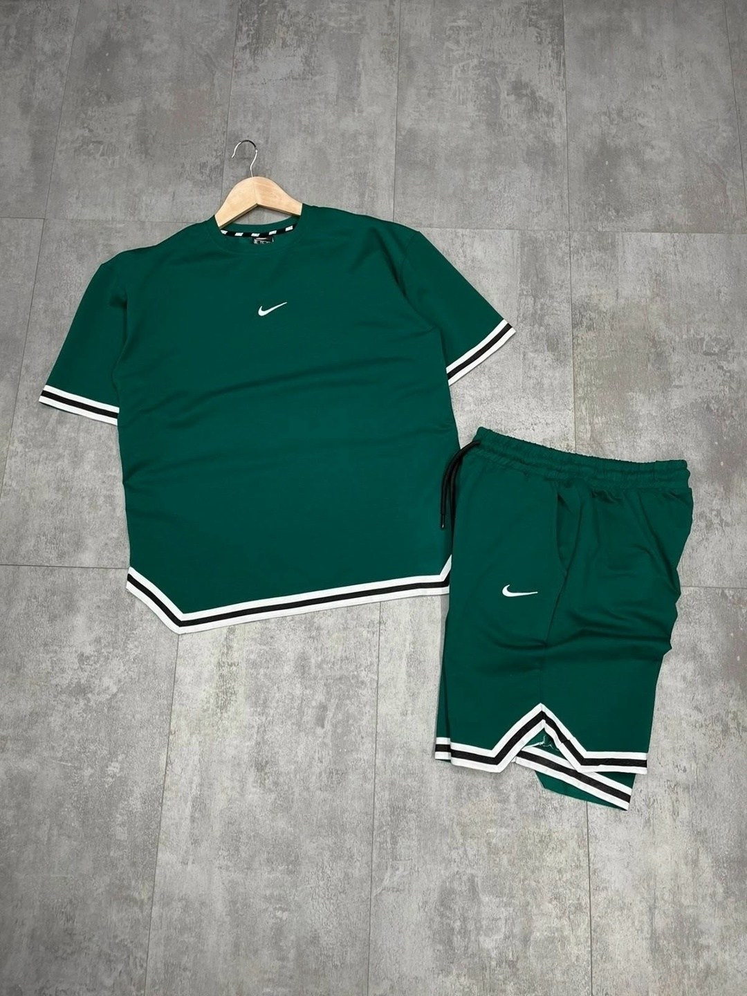 спортивный костюм с шортами nike,спортивные костюм с шортами,спортивный костюм футболка и шорты,спортивные костюмы nike,спортивный костюм nike мужской