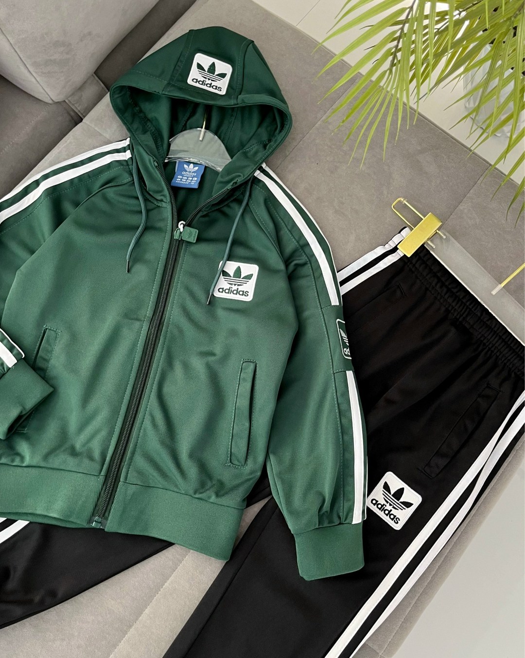 спортивный костюм adidas,спортивные костюмы адидас,костюм адидас ориджинал черный,спортивные костюмы мужские адидас,костюм адидас