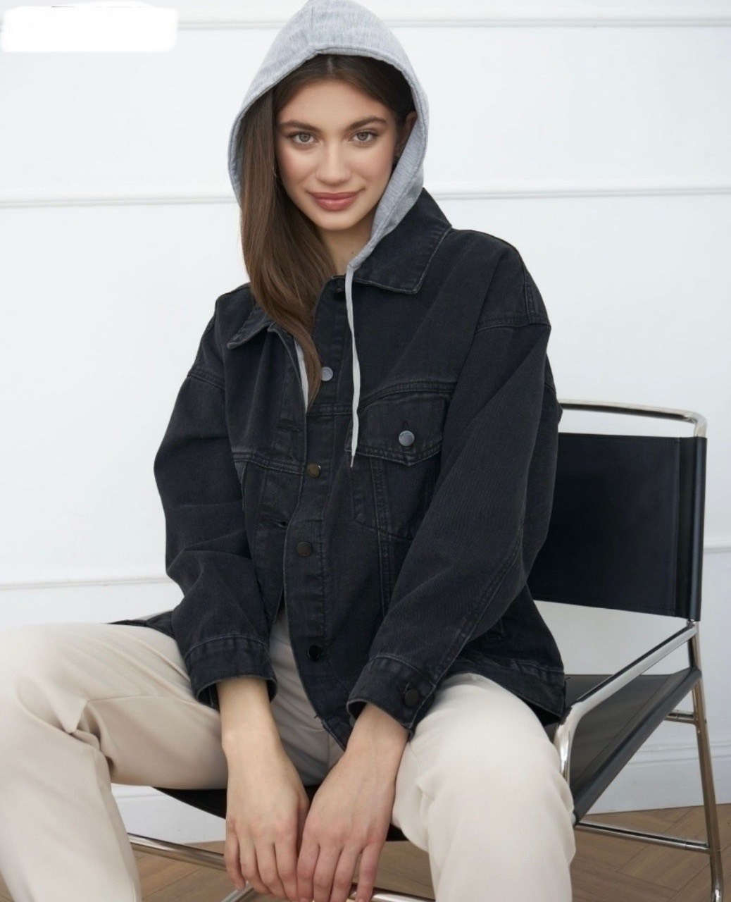 джинсовая куртка женская оверсайз черного цвета,куртка джинсовая женская,джинсовая куртка,джинсовая куртка женская оверсайз,черная объемная джинсовая куртка-бойфренд