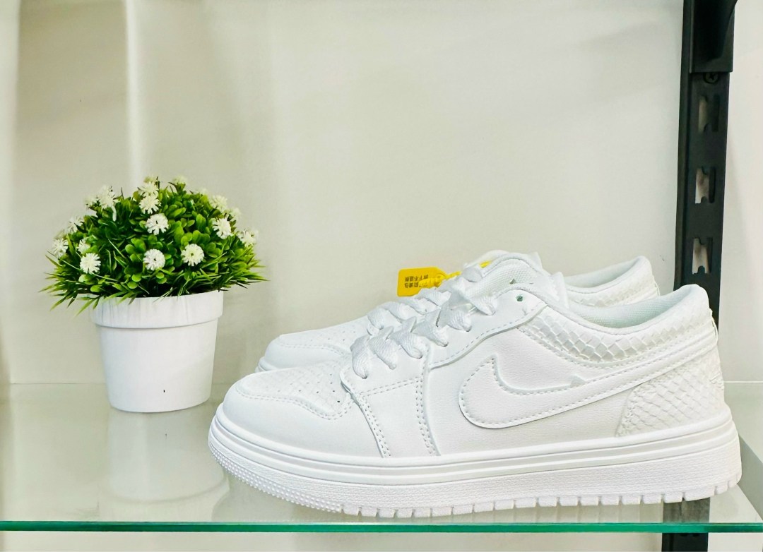 кроссовки,женские кроссовки,air jordan 1 low triple white,белые кроссовки,кроссовки женские белые