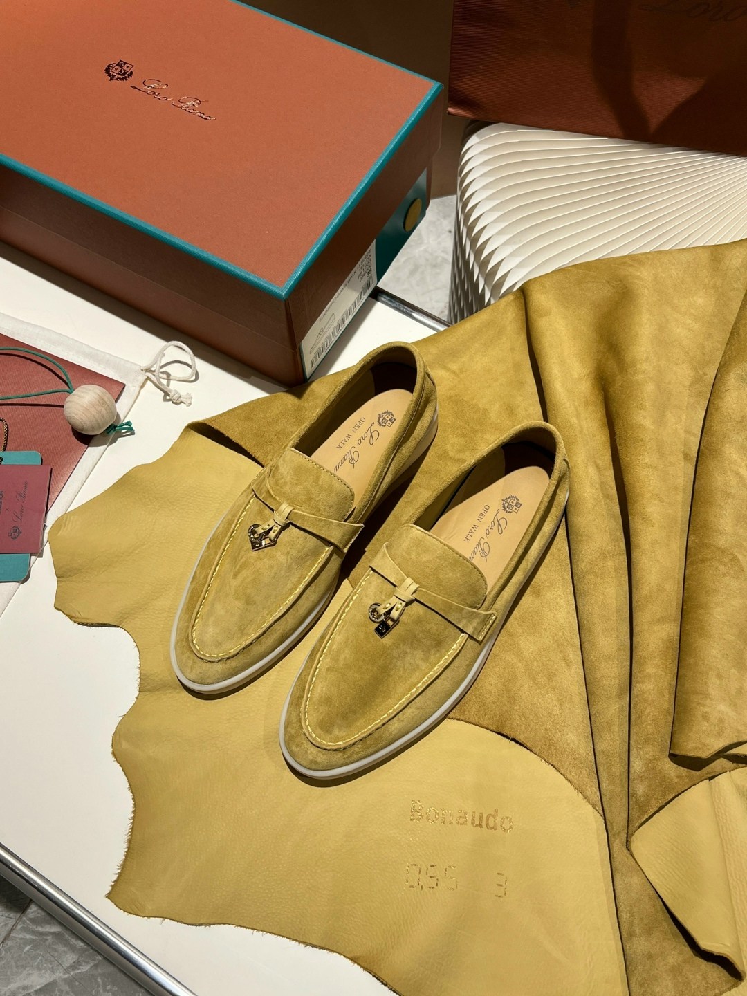 loro piana лоферы женские,loro piana лоферы,замшевые лоферы loro piana,замшевые женские лоферы loro piana оливковые,лоферы женские замшевые