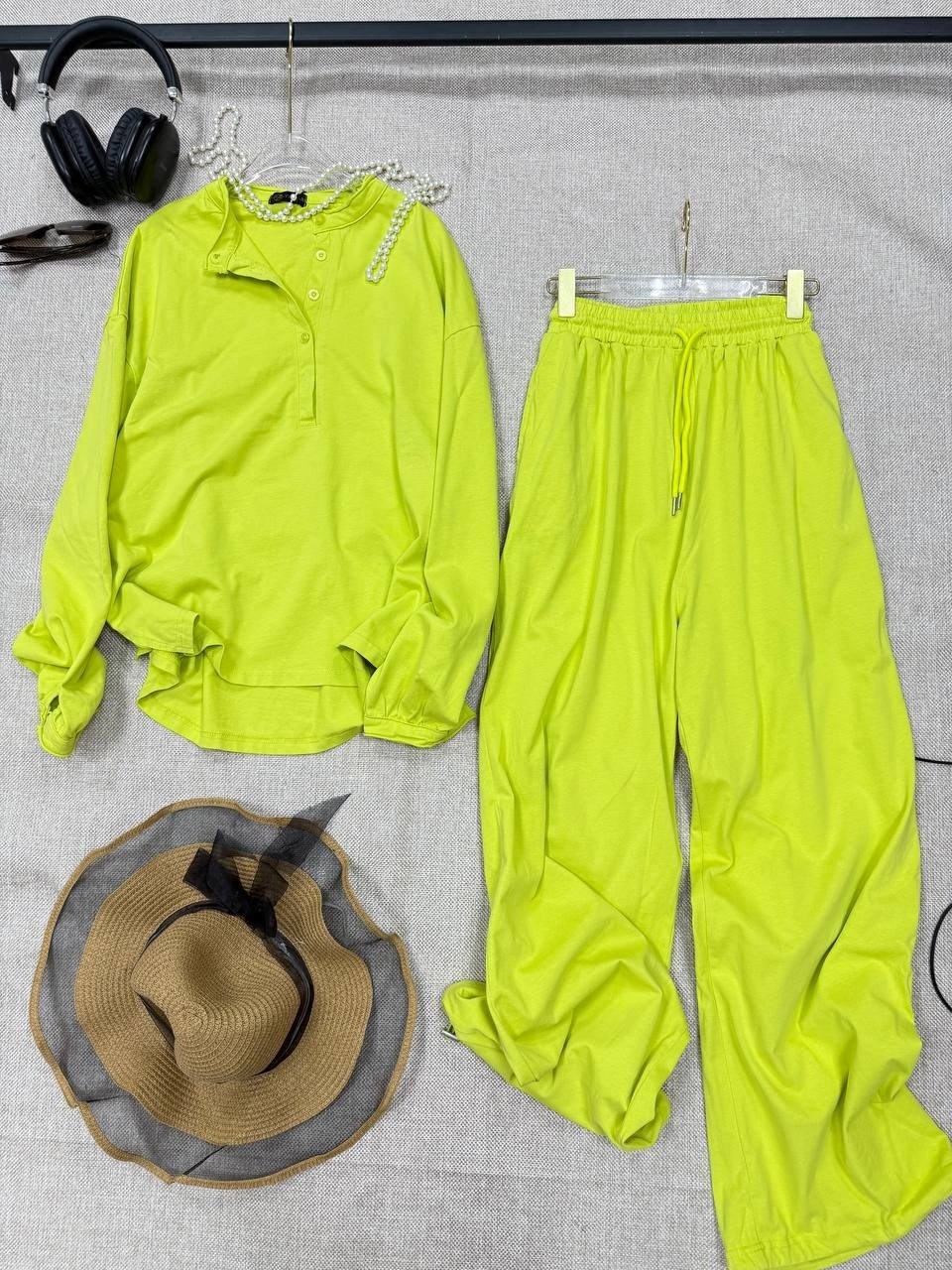 костюм с брюками,элегантный брючный костюм,костюм женский в пижамном стиле,брючный костюм женский,костюм брючный пижамный стиль